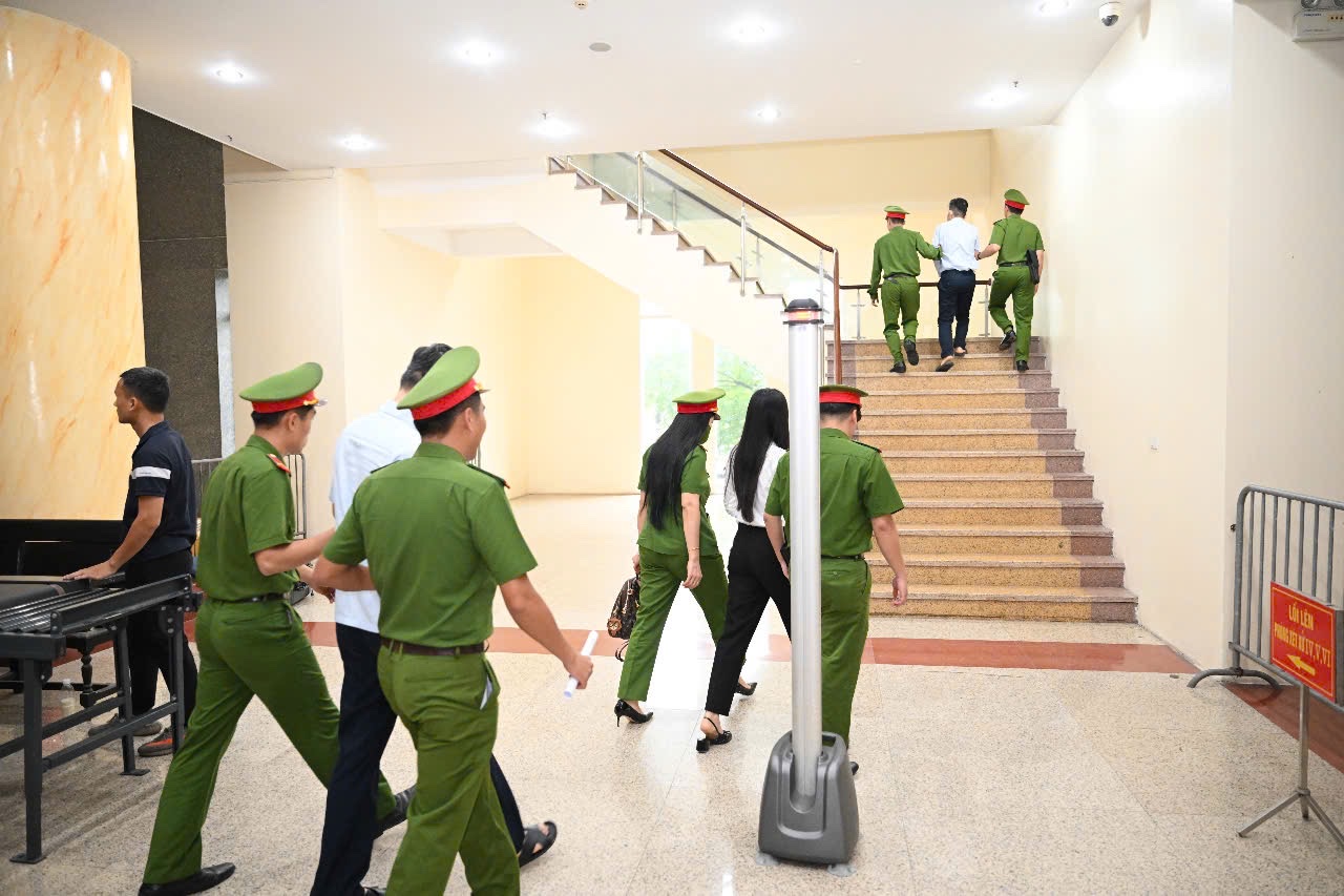 H&agrave;ng chục bị c&aacute;o tới t&ograve;a ph&uacute;c thẩm, kh&ocirc;ng thấy cựu Chủ tịch FLC Trịnh Văn Quyết- Ảnh 4.