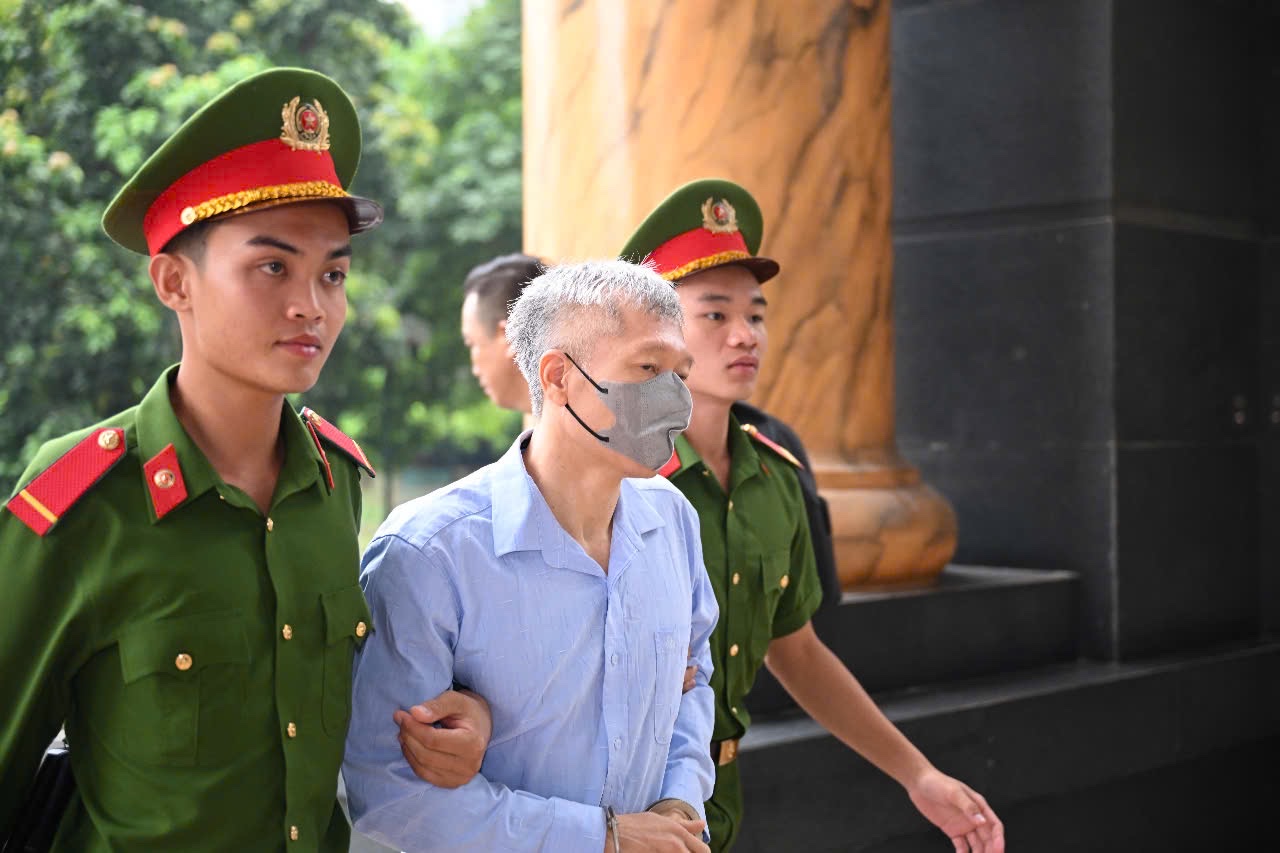 H&agrave;ng chục bị c&aacute;o tới t&ograve;a ph&uacute;c thẩm, kh&ocirc;ng thấy cựu Chủ tịch FLC Trịnh Văn Quyết- Ảnh 16.