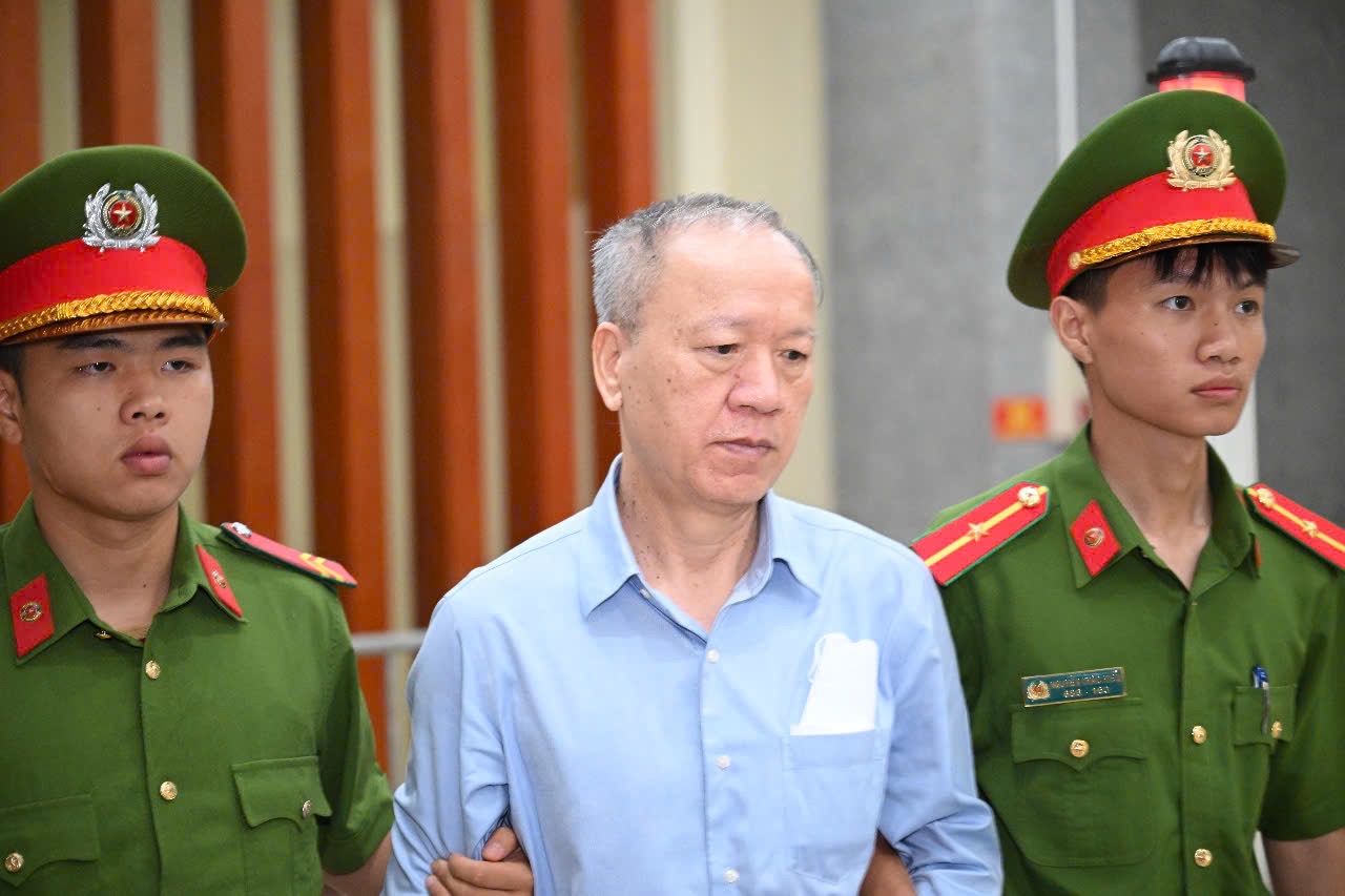 H&agrave;ng chục bị c&aacute;o tới t&ograve;a ph&uacute;c thẩm, kh&ocirc;ng thấy cựu Chủ tịch FLC Trịnh Văn Quyết- Ảnh 15.