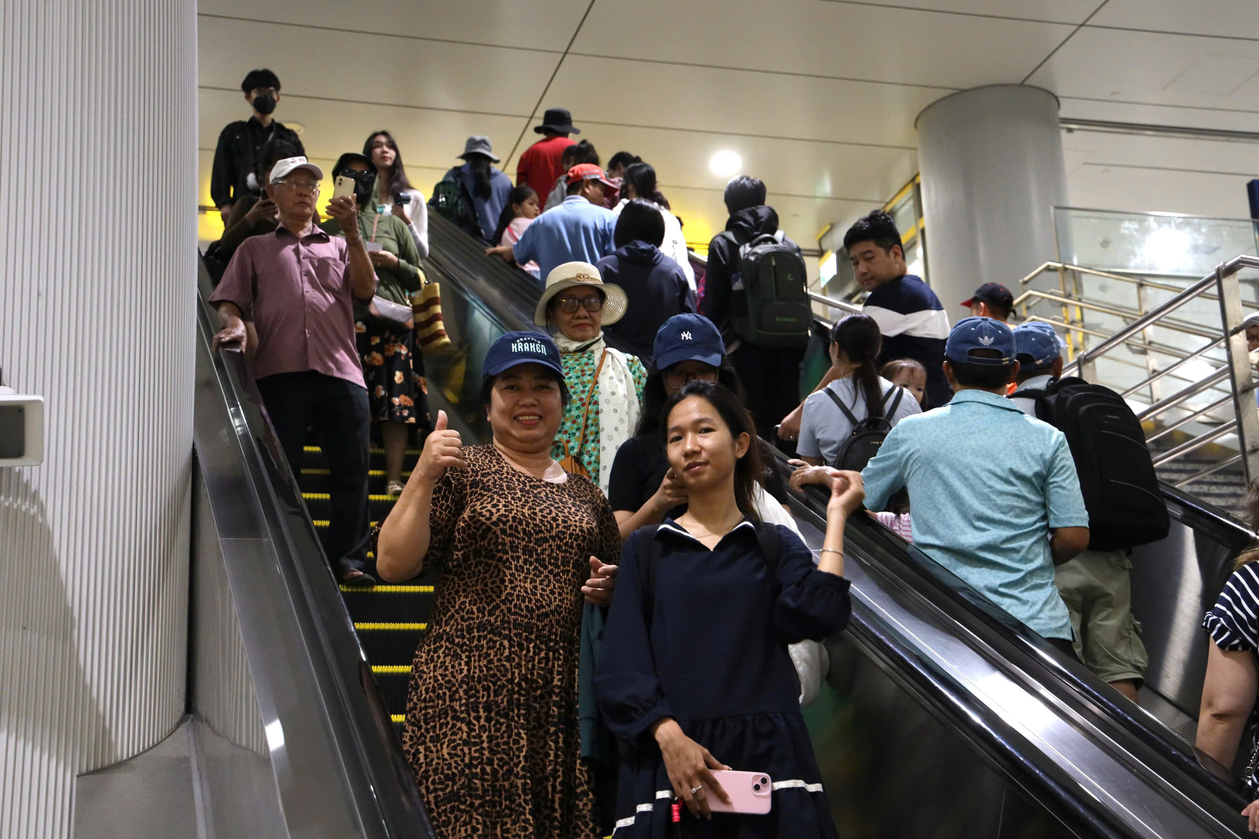 Mỗi ng&agrave;y gần 58.000 người chọn metro để đi lại - Ảnh 5.