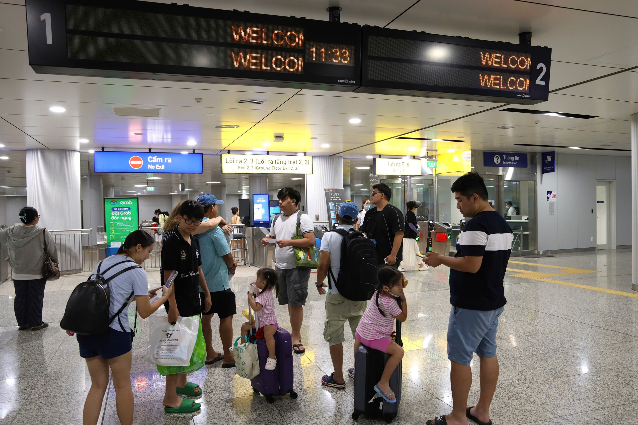 Mỗi ng&agrave;y gần 58.000 người chọn metro để đi lại - Ảnh 3.
