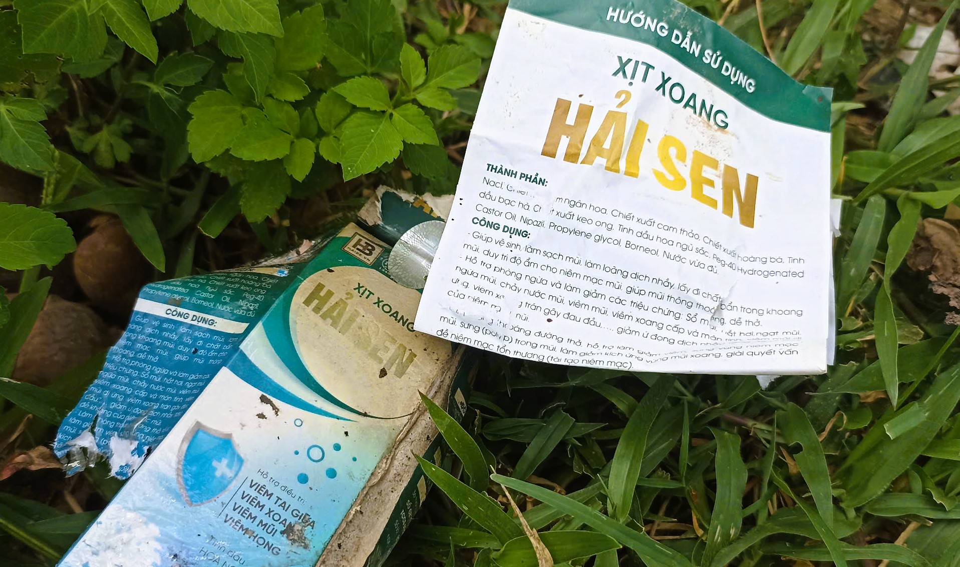 Sản phẩm ghi "Hải Sen" vứt th&agrave;nh đống, đốt ch&aacute;y nham nhở gần nh&agrave; "TikToker Hải Sen" vừa bị bắt- Ảnh 5.