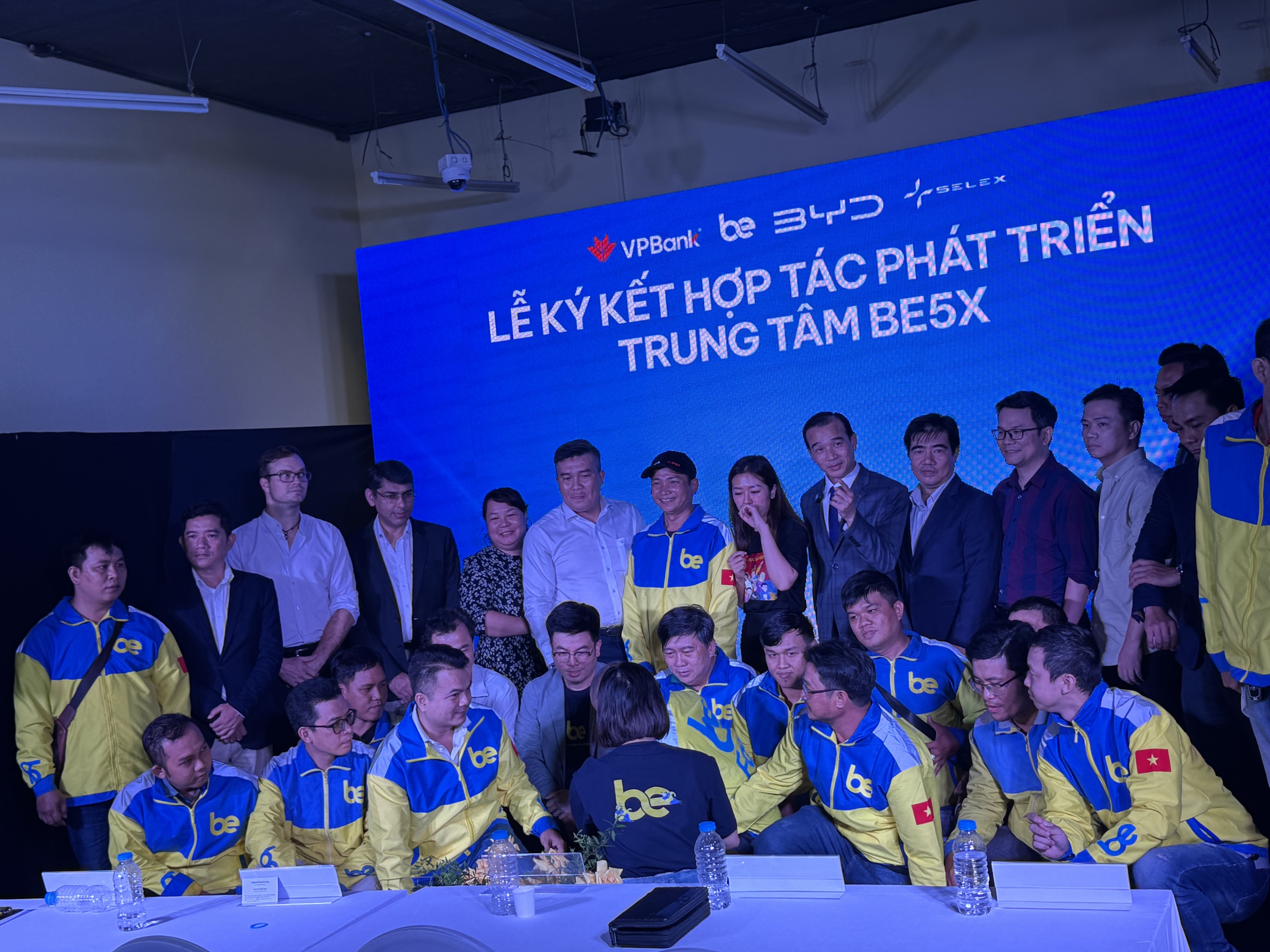 Tài xế xe công nghệ được hỗ trợ 80 triệu đồng khi mua xe điện - Ảnh 1.