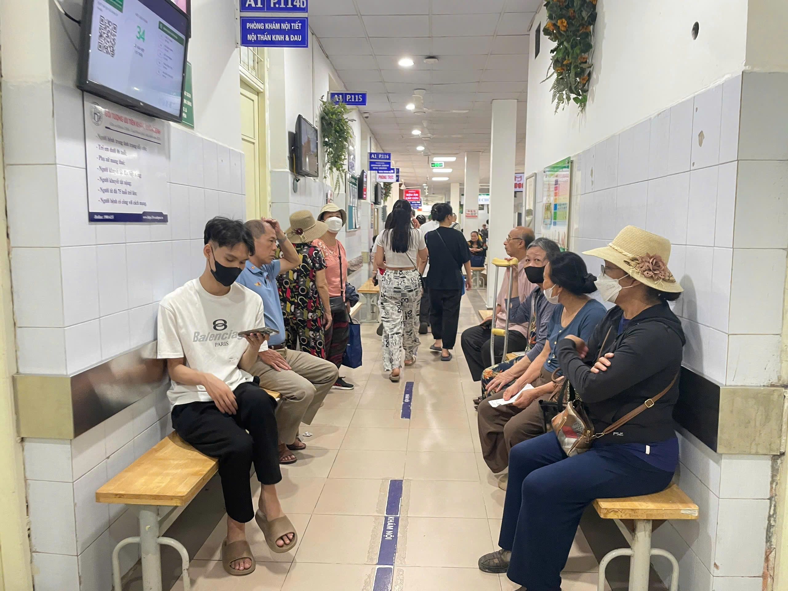 K&ecirc; thuốc d&agrave;i ng&agrave;y, giảm g&aacute;nh bệnh tật - Ảnh 1.