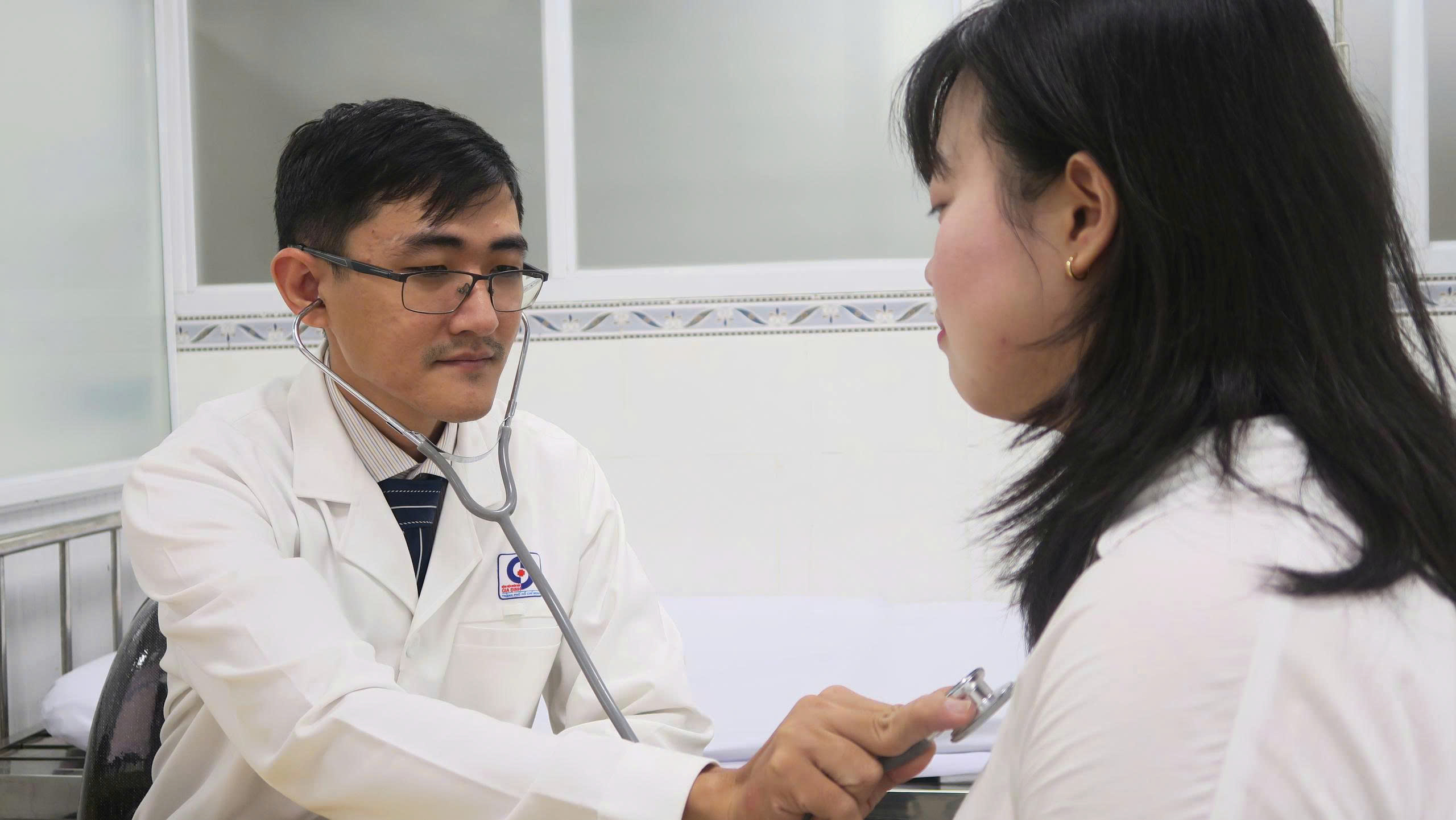 Hợp t&aacute;c chuy&ecirc;n m&ocirc;n n&acirc;ng chất lượng điều trị - Ảnh 1.