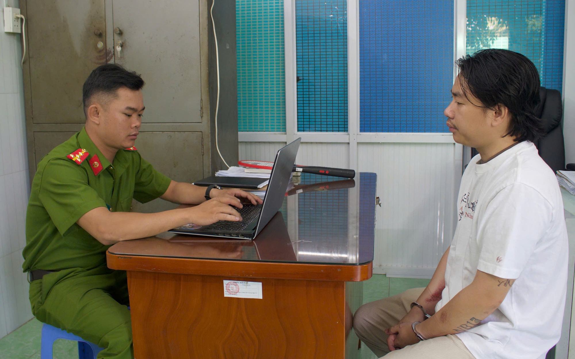 C&ocirc;ng an TP HCM b&agrave;n giao con dấu mới- Ảnh 3.
