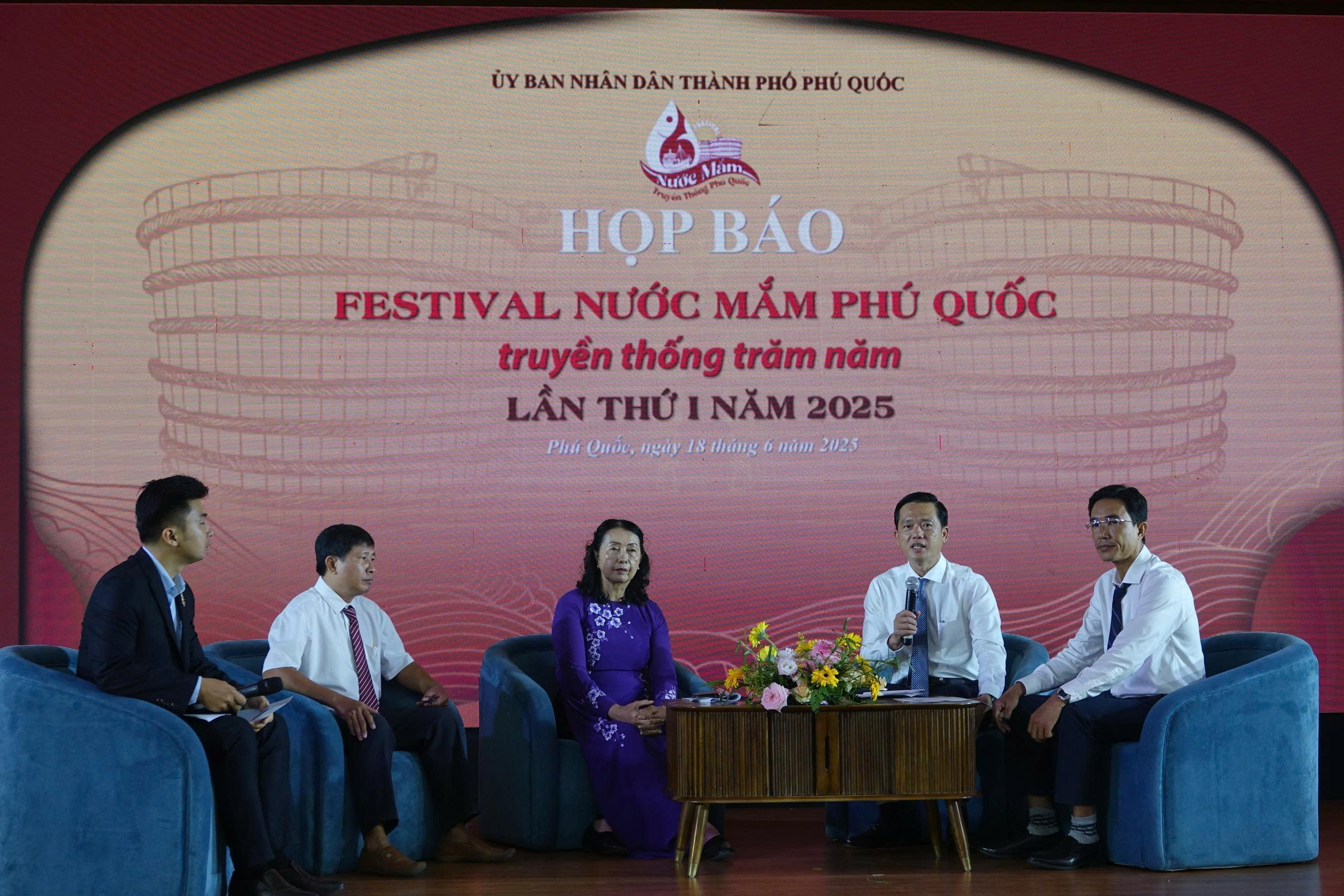 Nhiều hoạt động đặc sắc tại Festival nước mắm truyền thống Ph&uacute; Quốc - Ảnh 1.