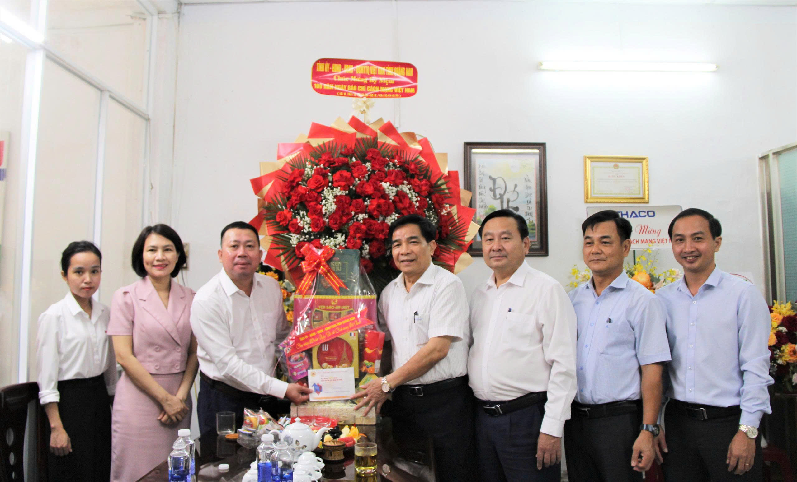 Lãnh đạo Quảng Nam, Đà Nẵng thăm Văn phòng đại diện Báo Người Lao Động khu vực miền Trung - Ảnh 1.