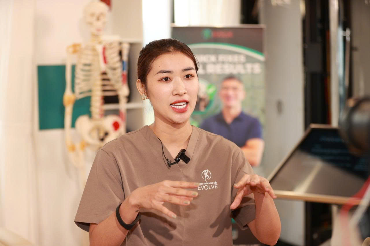 D&agrave;n sao thể thao trải nghiệm c&ugrave;ng chuy&ecirc;n gia vật l&yacute; trị liệu &Uacute;c- Ảnh 8.