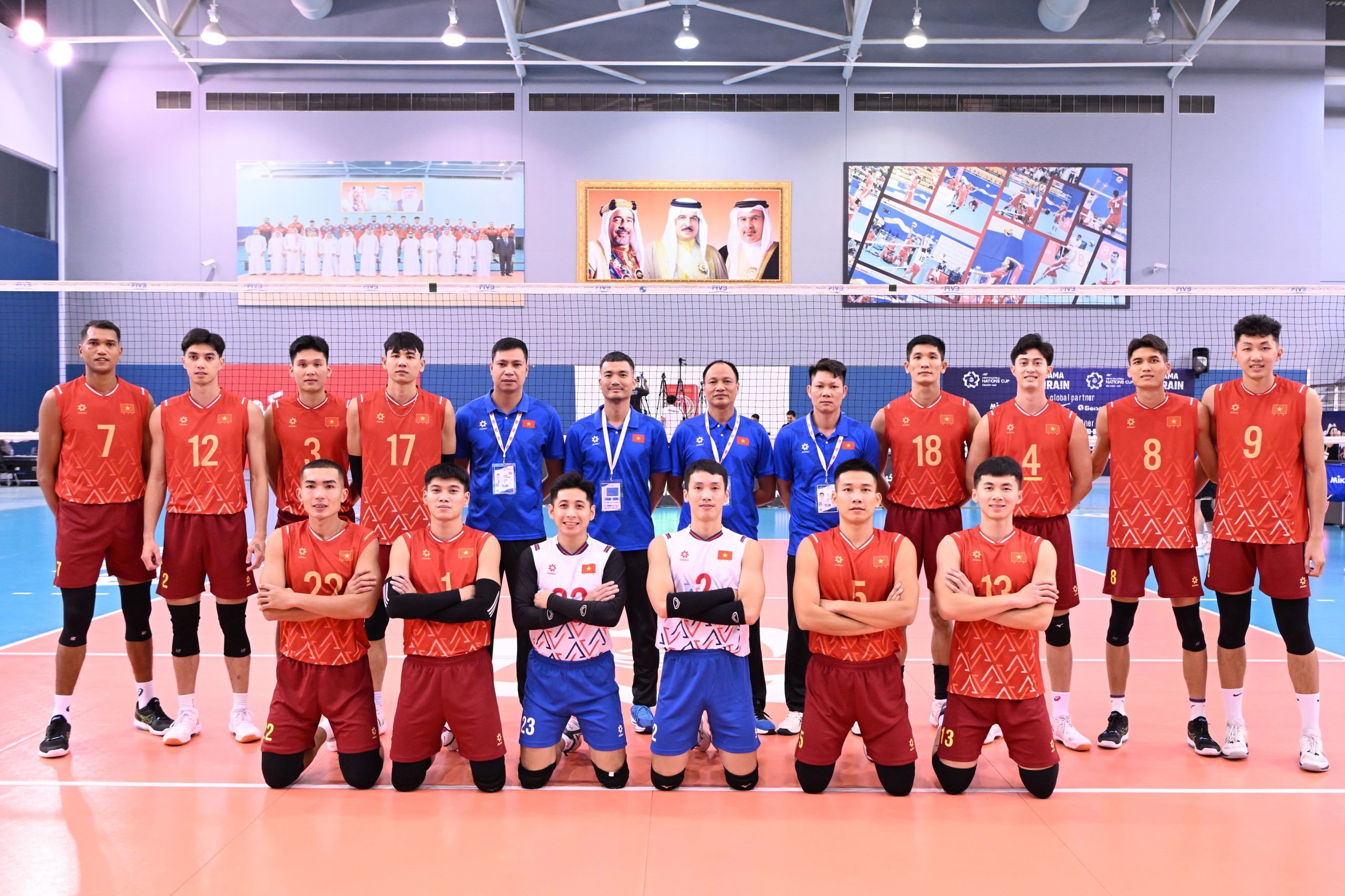 Thắng trận mở màn, tuyển nam Việt Nam vào tứ kết bóng chuyền AVC Nations Cup - Ảnh 1.