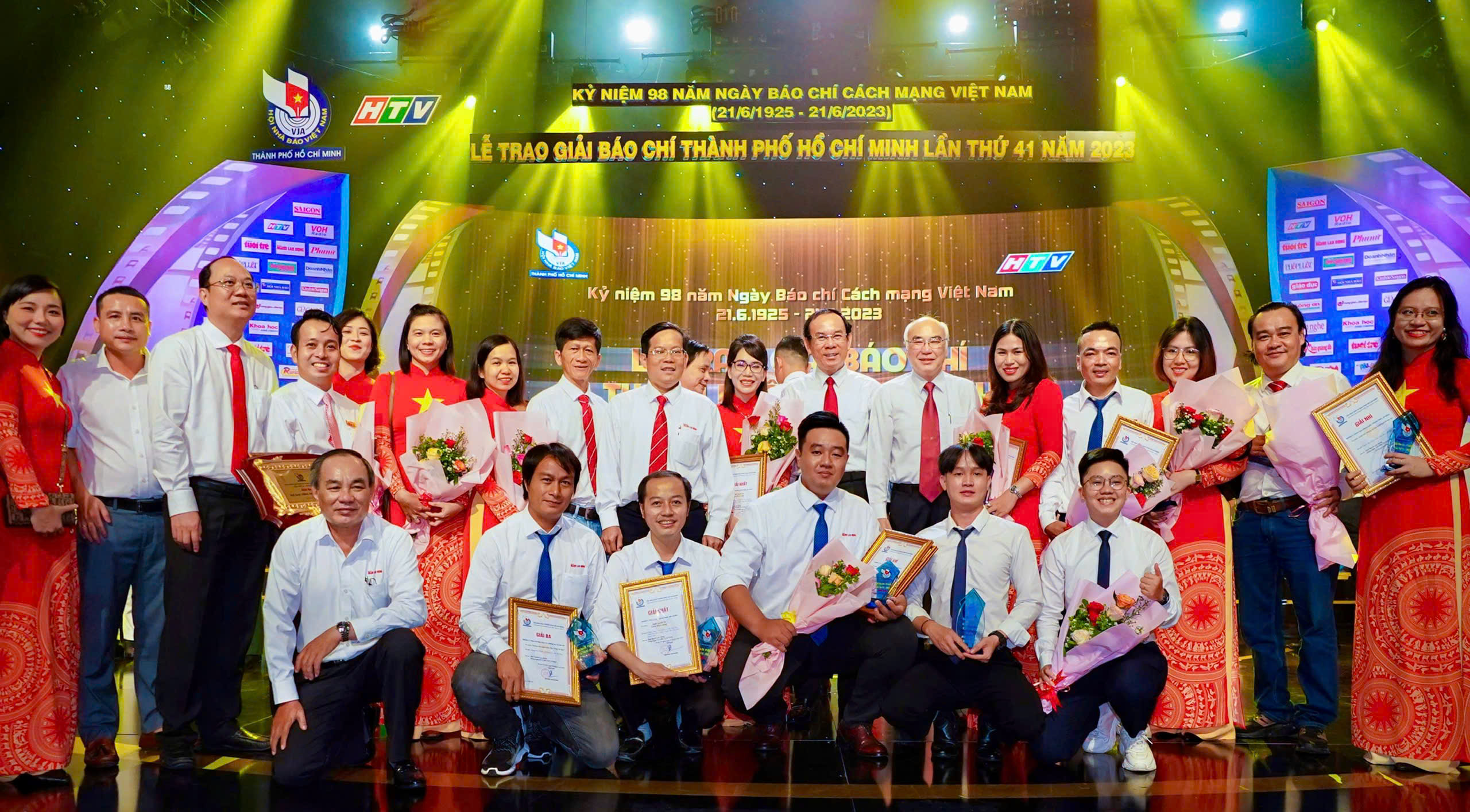 Báo Người Lao Động đoạt 1 Giải Báo chí Quốc gia, 8 Giải Báo chí TP HCM- Ảnh 1.