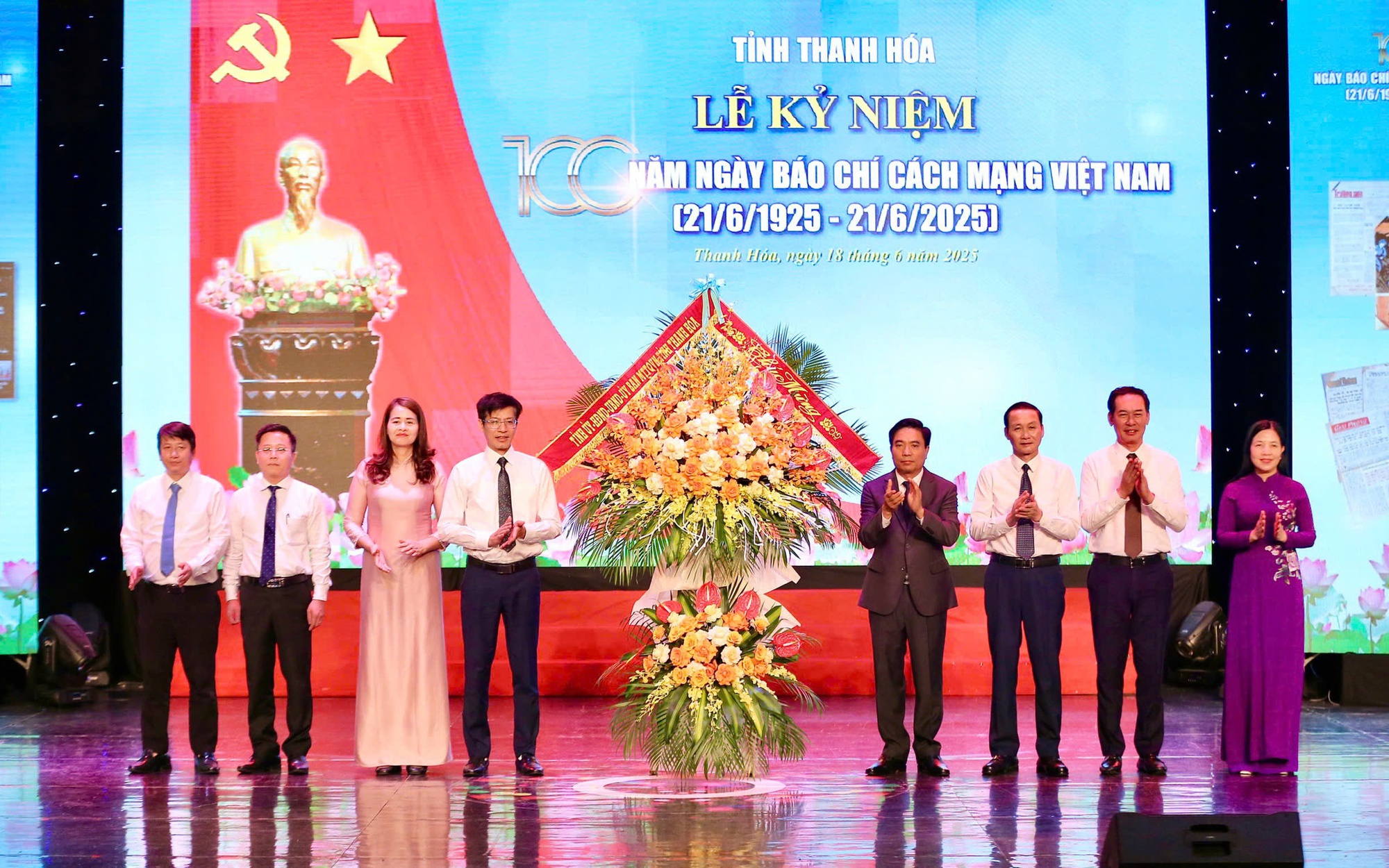 Tôn vinh các nhà báo nhân kỷ niệm 100 năm ngày Báo chí Cách mạng Việt Nam