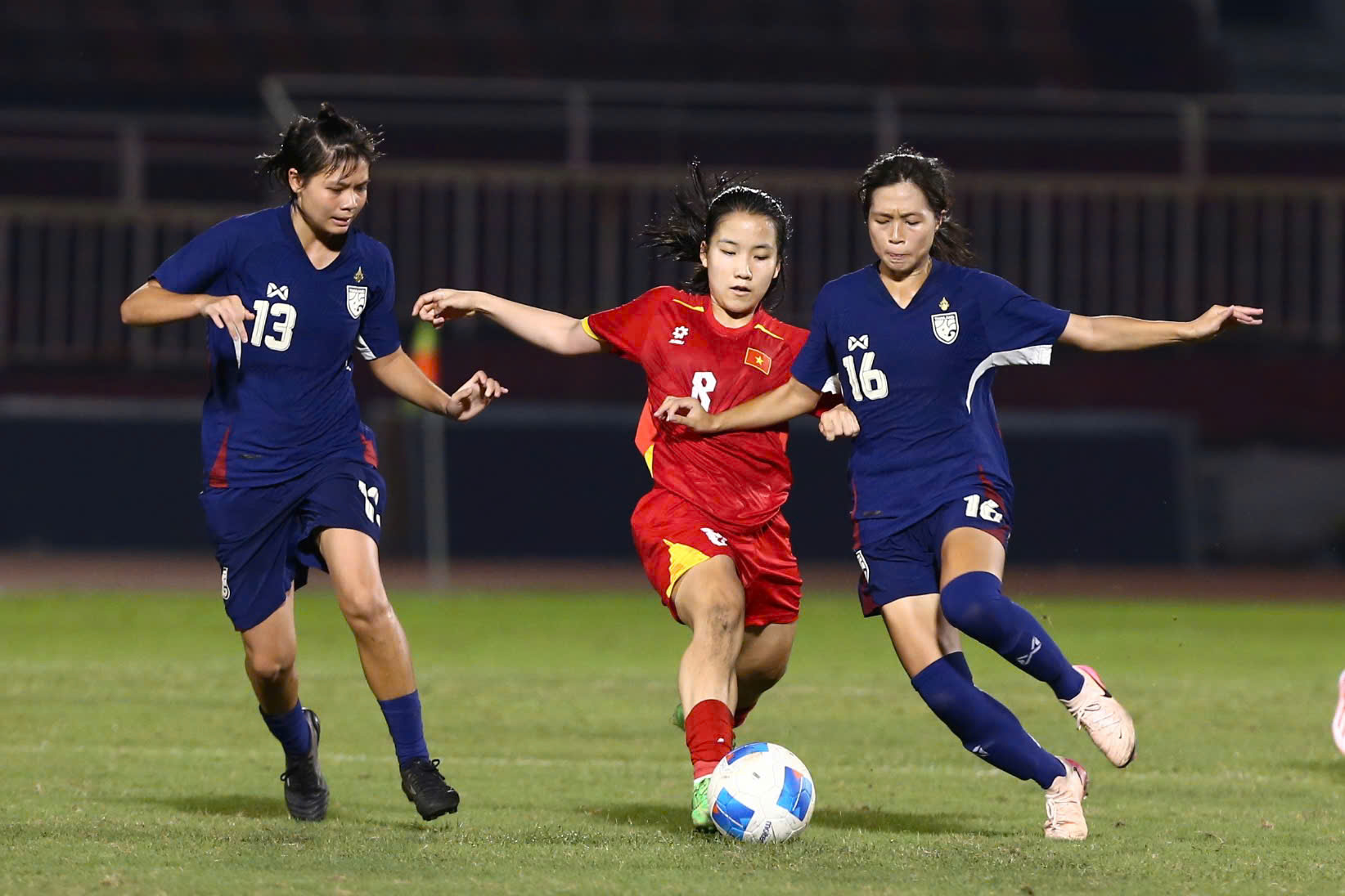 Thất bại trước Th&aacute;i Lan, HLV U19 nữ Việt Nam nhắm đến U20 World Cup - Ảnh 1.