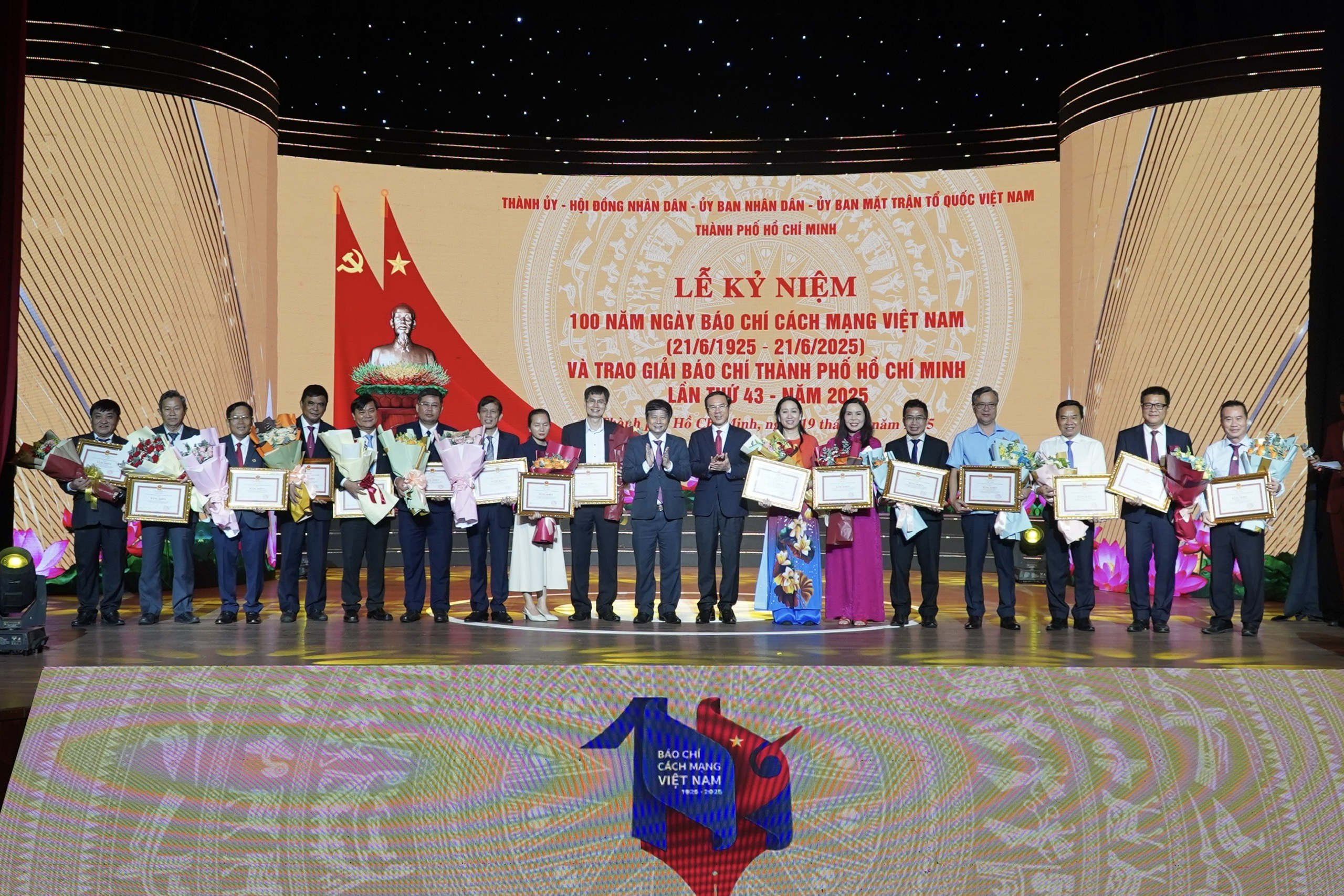 Đội ngũ l&agrave;m b&aacute;o TP HCM nỗ lực trở th&agrave;nh người truyền cảm hứng, sứ giả niềm tin trong x&atilde; hội - Ảnh 2.
