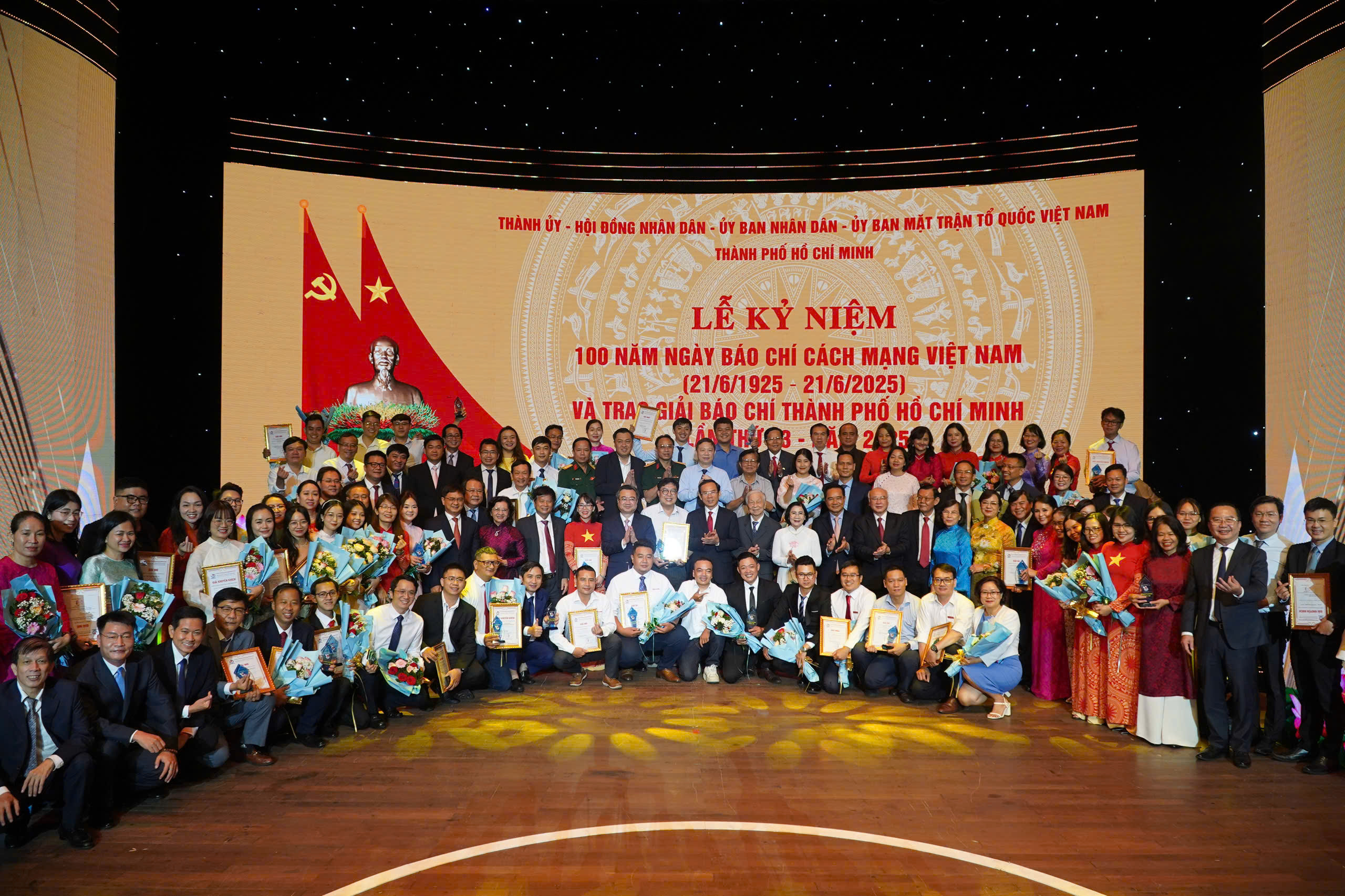 Đội ngũ l&agrave;m b&aacute;o TP HCM nỗ lực trở th&agrave;nh người truyền cảm hứng, sứ giả niềm tin trong x&atilde; hội - Ảnh 1.