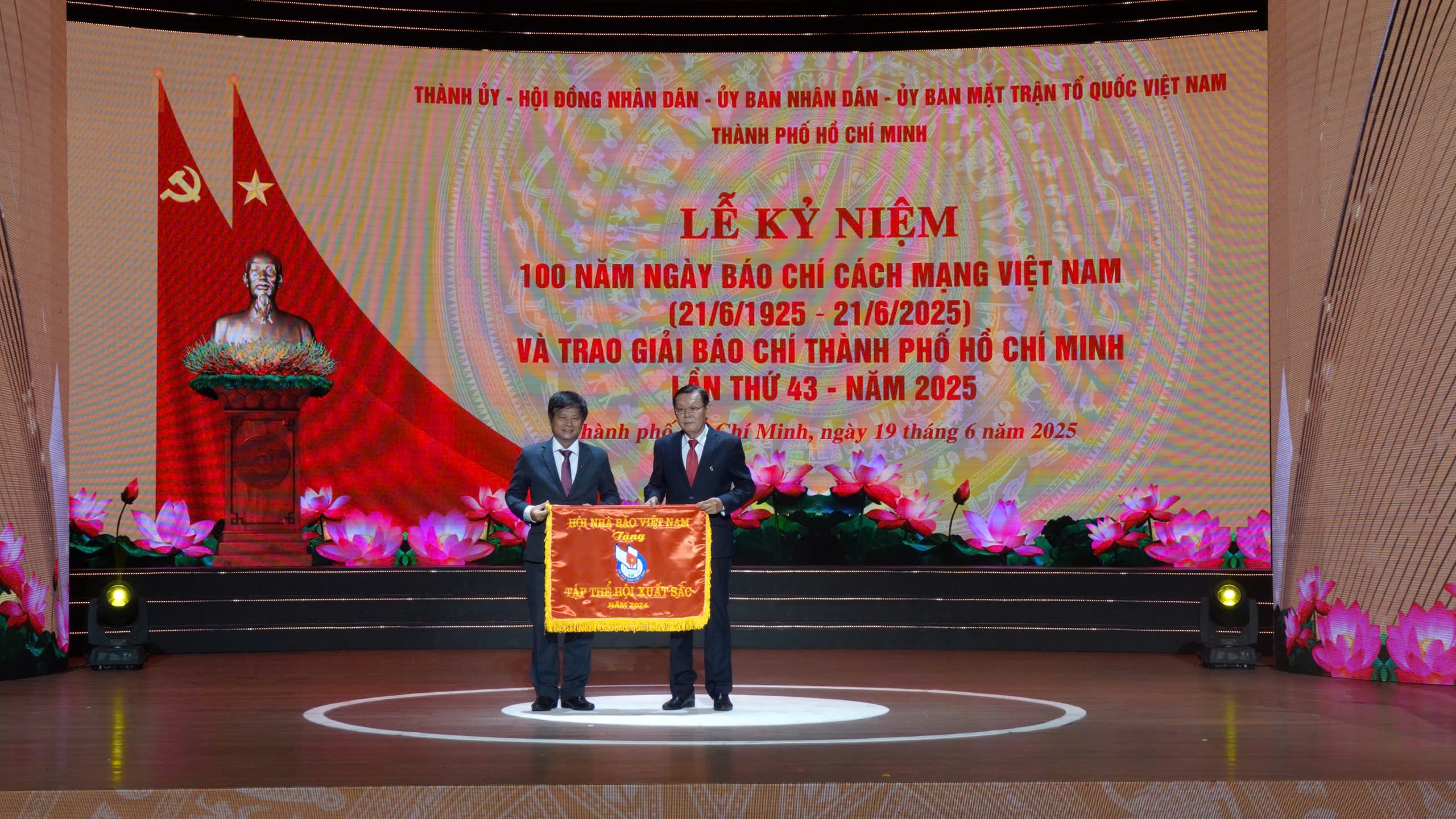 Đội ngũ l&agrave;m b&aacute;o TP HCM nỗ lực trở th&agrave;nh người truyền cảm hứng, sứ giả niềm tin trong x&atilde; hội - Ảnh 4.
