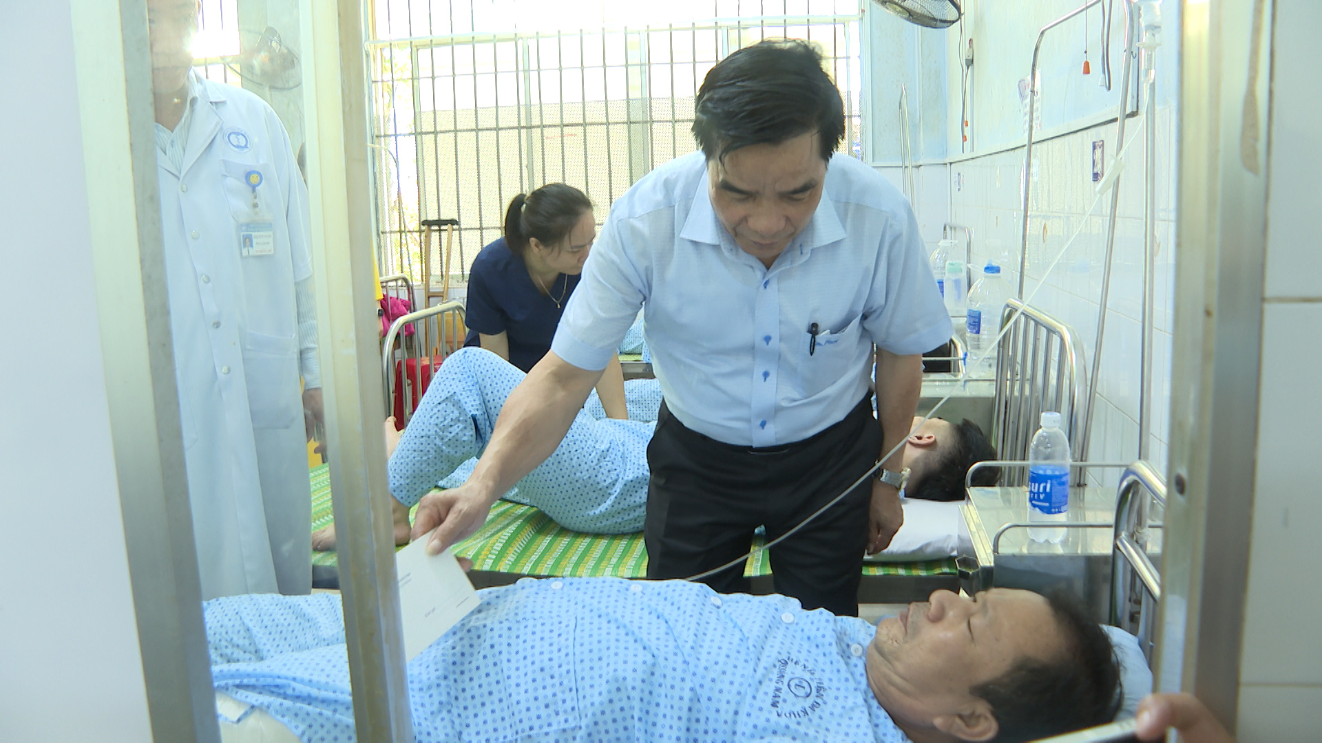 Chủ tịch Quảng Nam thăm hỏi nạn nhân vụ tai nạn kinh hoàng trên cao tốc - Ảnh 2.