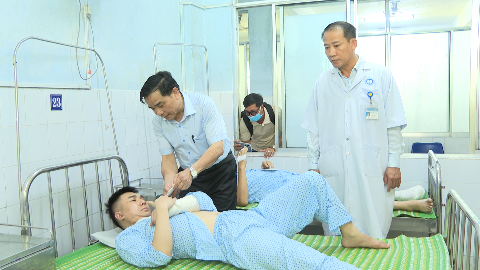 Chủ tịch Quảng Nam thăm hỏi nạn nhân vụ tai nạn kinh hoàng trên cao tốc - Ảnh 3.