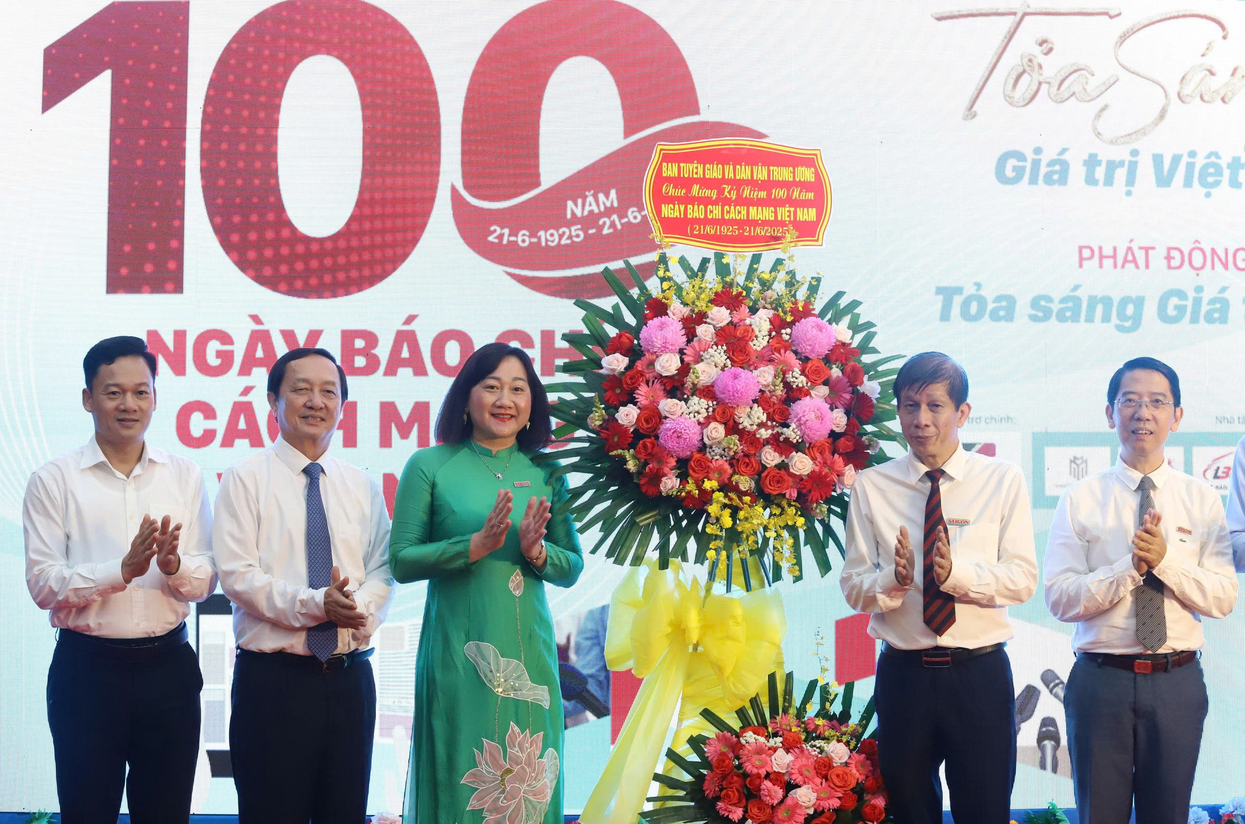 B&aacute;o S&agrave;i G&ograve;n Giải Ph&oacute;ng trao giải Cuộc thi Tỏa s&aacute;ng gi&aacute; trị Việt - Ảnh 1.