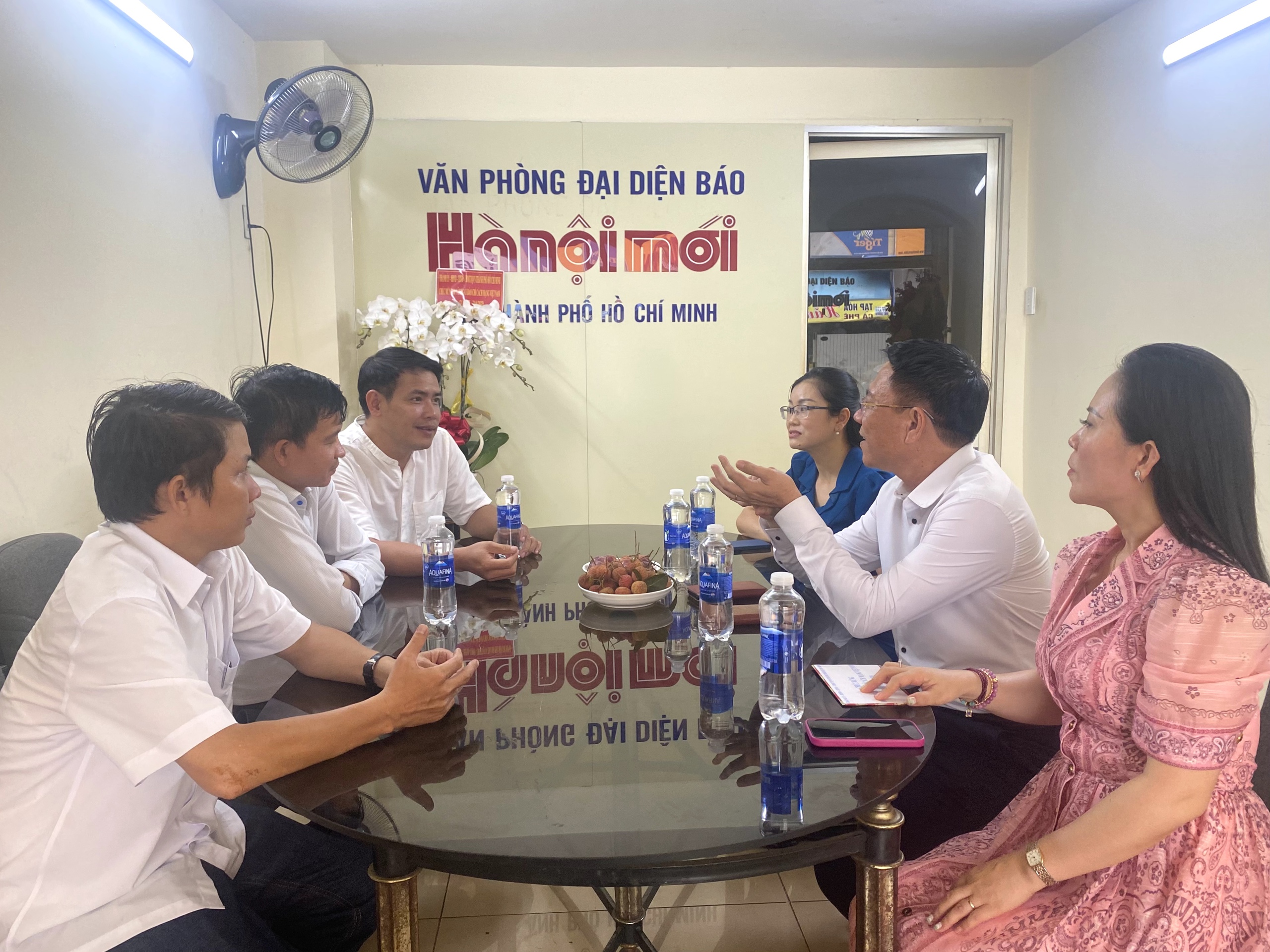 Đo&agrave;n c&ocirc;ng t&aacute;c TP HCM thăm v&agrave; ch&uacute;c mừng B&aacute;o H&agrave; Nội Mới - Ảnh 2.