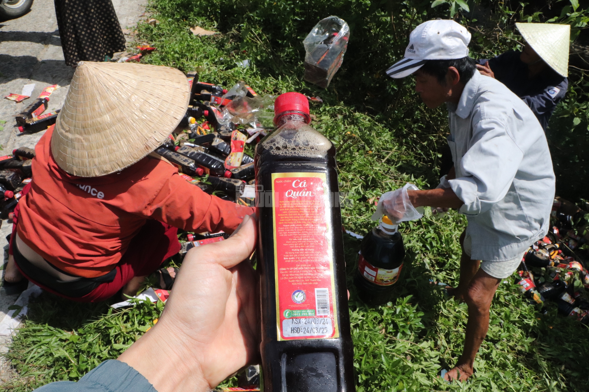 Hàng ngàn chai nước mắm bị vứt bỏ ở Quảng Nam: Sản phẩm hết hạn sử dụng- Ảnh 6.