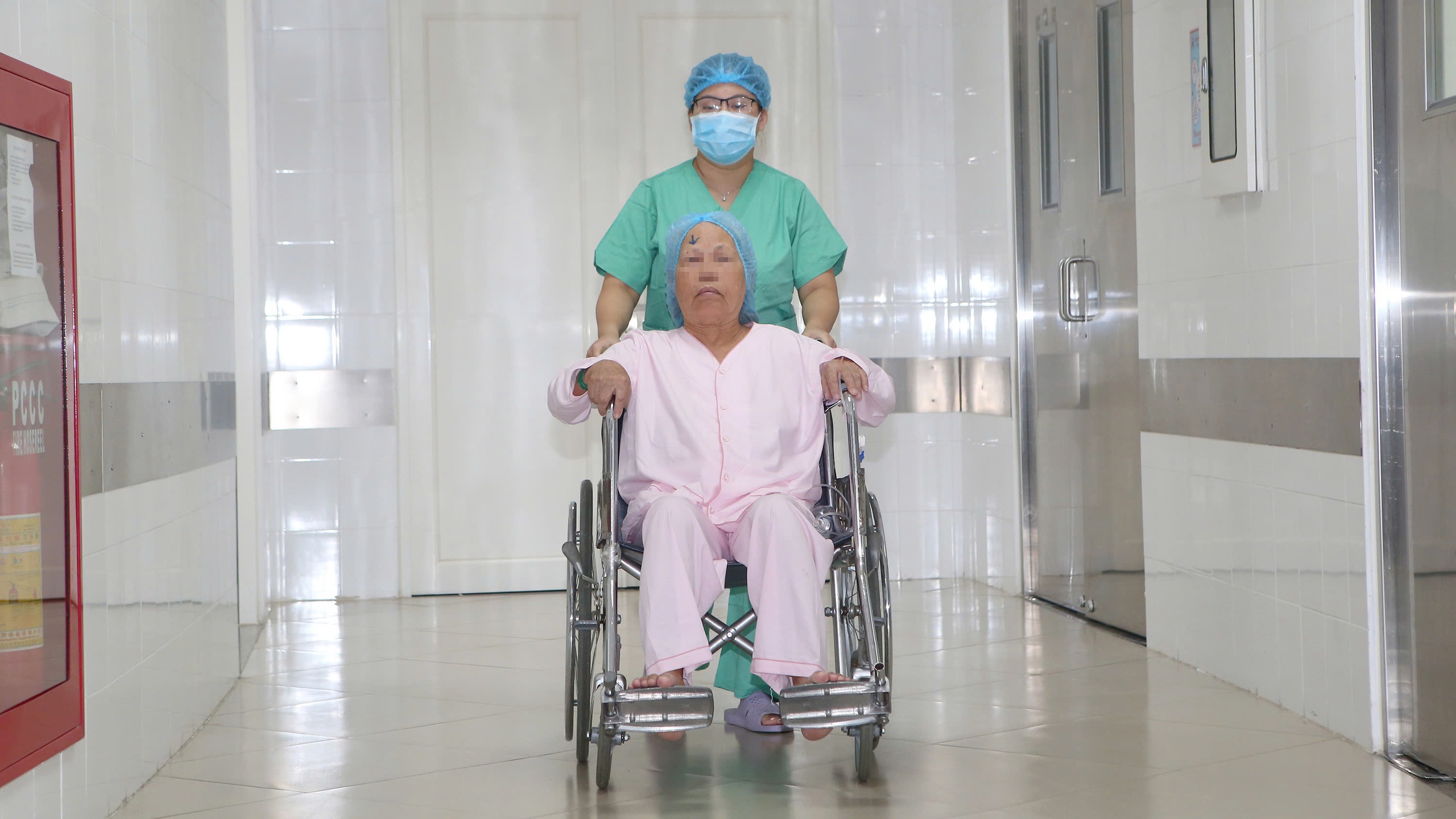 4 bệnh nhân ghép tim, gan và giác mạc từ một người hiến - Ảnh 3.