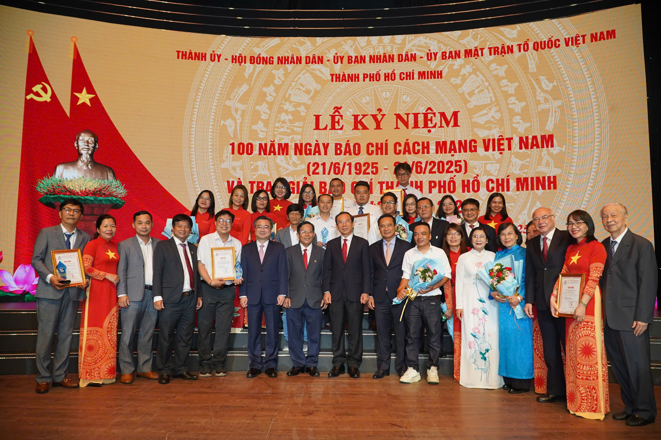 Đội ngũ l&agrave;m b&aacute;o TP HCM nỗ lực trở th&agrave;nh người truyền cảm hứng, sứ giả niềm tin trong x&atilde; hội - Ảnh 6.