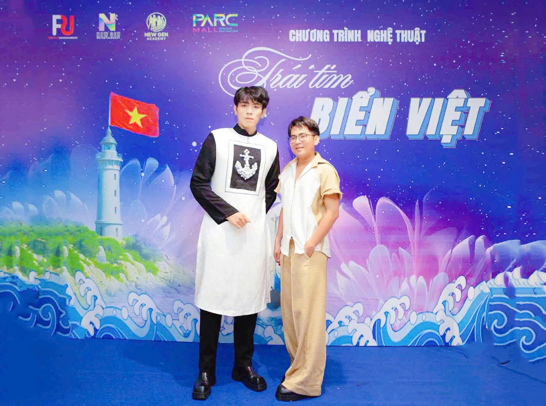 NTK L&ecirc; Minh Ph&uacute;: Khi thời trang trở th&agrave;nh ng&ocirc;n ngữ truyền tải &ldquo;Tr&aacute;i Tim Biển Việt&rdquo;- Ảnh 1.