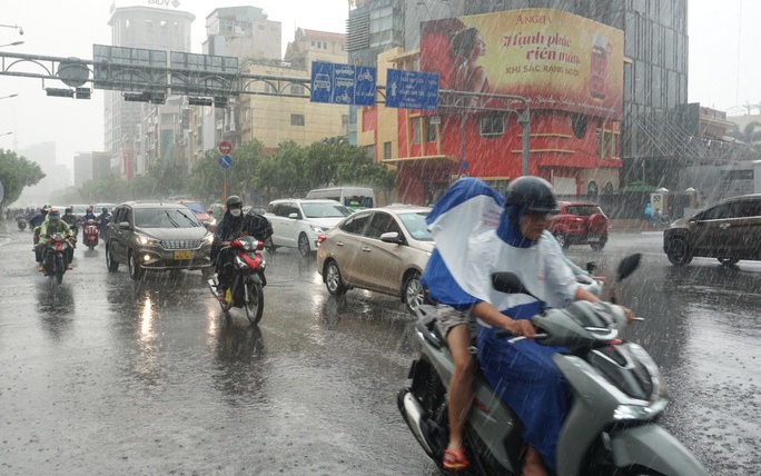 TP HCM bước vào đợt mưa dông diện rộng kéo dài