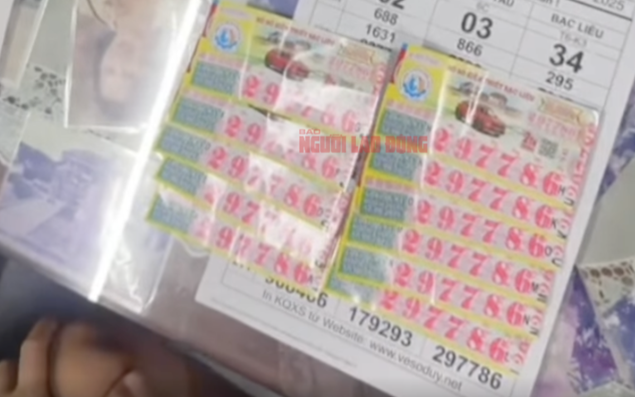 Một phụ nữ bán cơm ở Long An trúng 11 tờ vé số độc đắc