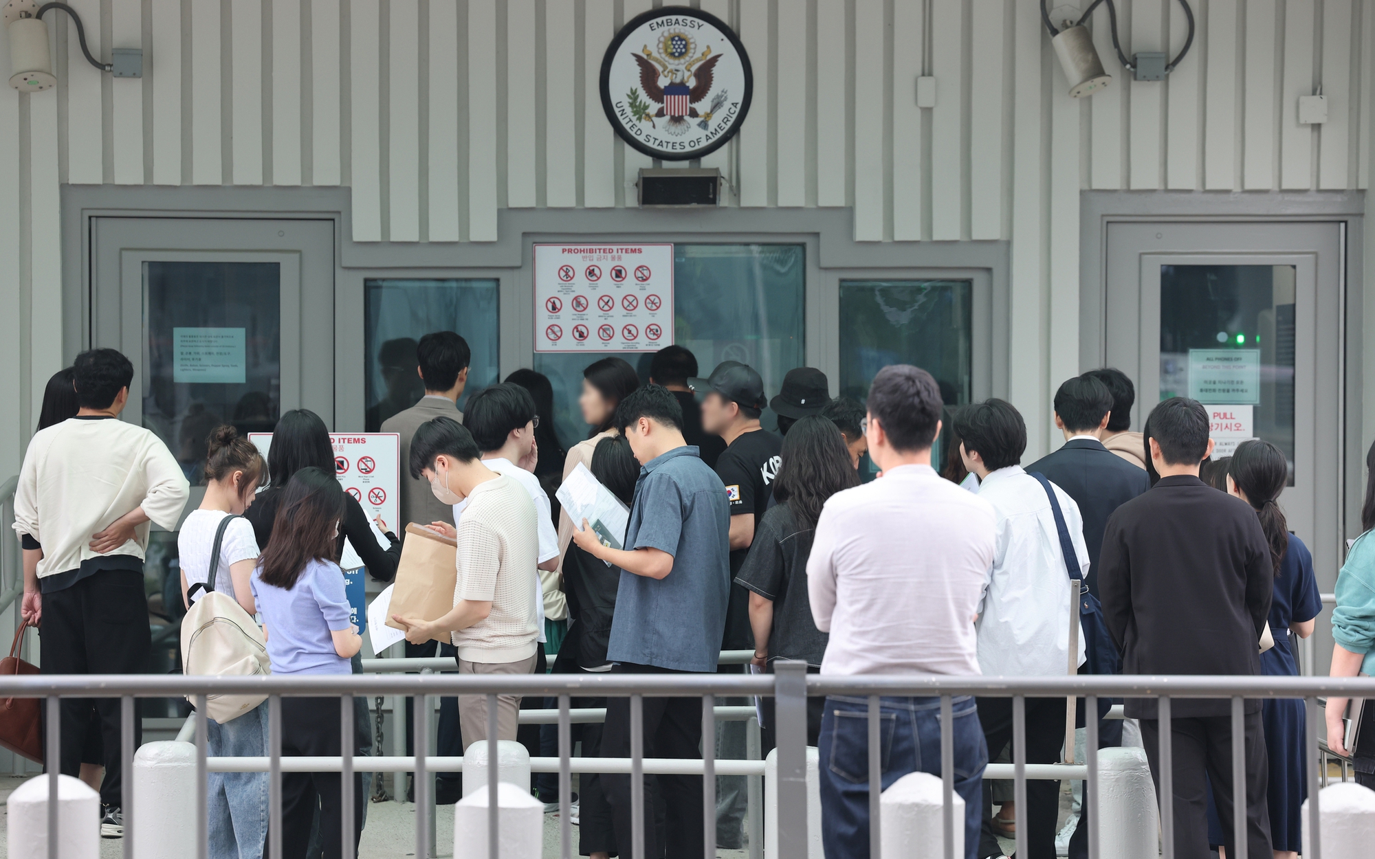 Nối lại lịch phỏng vấn visa Mỹ, những điều du học sinh cần lưu ý - Ảnh 2.
