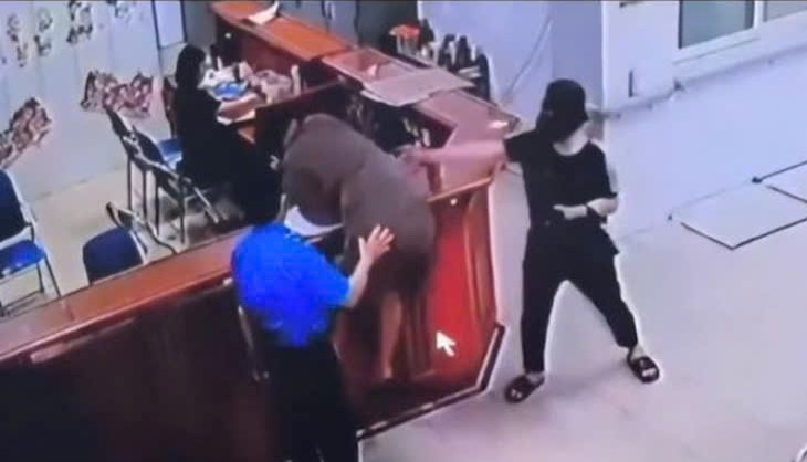 Lời khai ban đầu của kẻ đ&aacute;nh nữ nh&acirc;n vi&ecirc;n y tế tại bệnh viện- Ảnh 1.