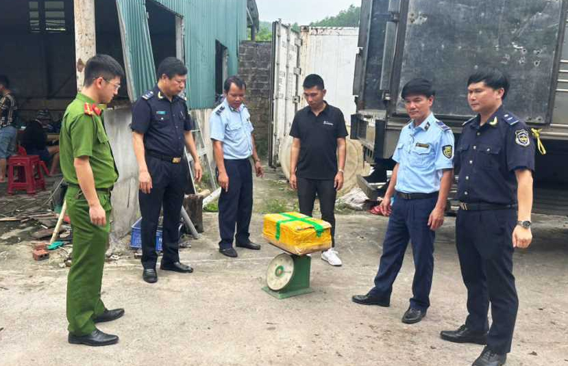 Phát hiện 25 tấn thực phẩm đông lạnh bốc mùi hôi thối- Ảnh 1.