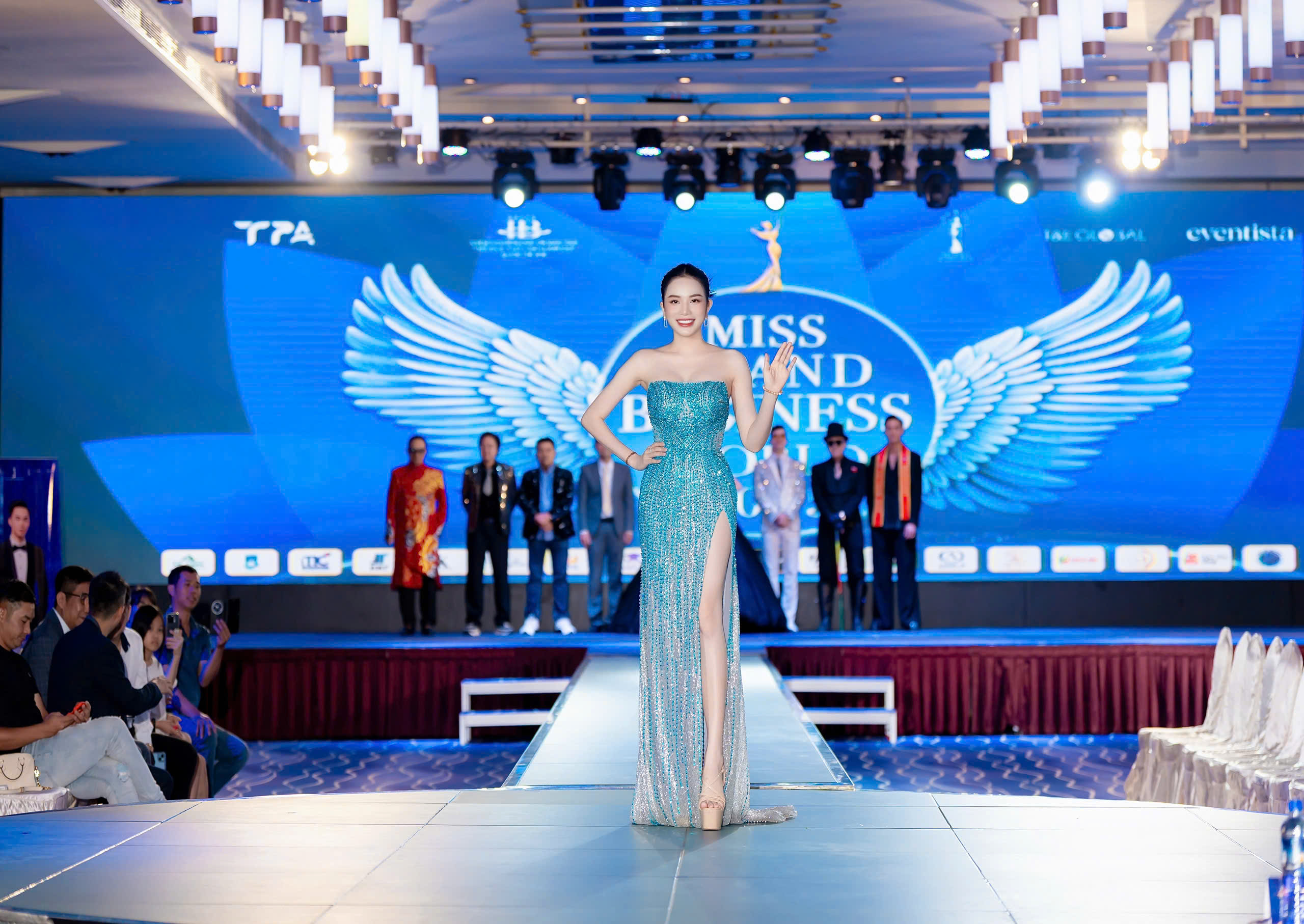 Hoa hậu L&ecirc; Thư Kỳ l&agrave;m giám khảo "Hoa hậu Doanh nh&acirc;n H&ograve;a b&igrave;nh Thế giới 2025" - Ảnh 4.