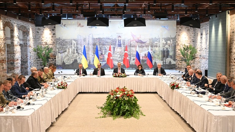 Ukraine - Nga ngồi v&agrave;o b&agrave;n đ&agrave;m ph&aacute;n sau đ&ograve;n tấn c&ocirc;ng dữ dội - Ảnh 1.