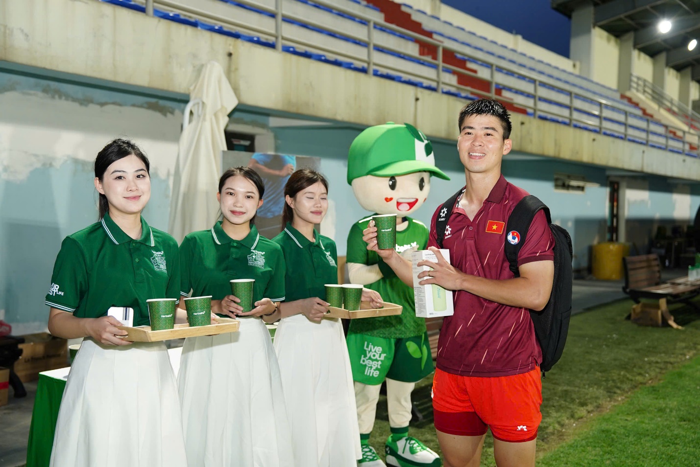 C&ugrave;ng Herbalife Việt Nam tiếp sức cho c&aacute;c Đội tuyển B&oacute;ng đ&aacute; Quốc gia Việt Nam- Ảnh 4.