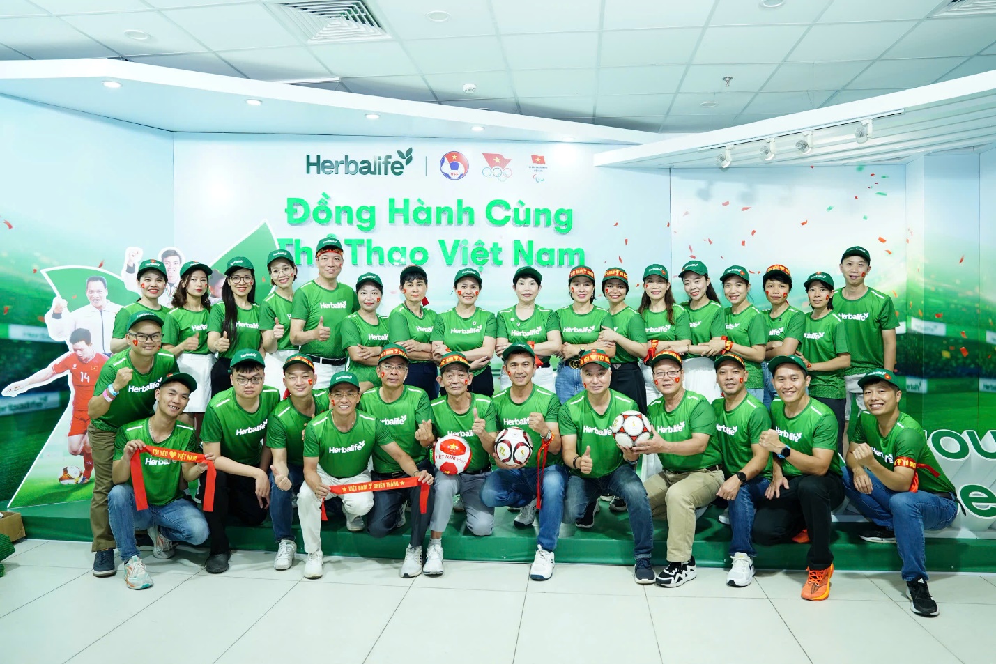 C&ugrave;ng Herbalife Việt Nam tiếp sức cho c&aacute;c Đội tuyển B&oacute;ng đ&aacute; Quốc gia Việt Nam- Ảnh 6.