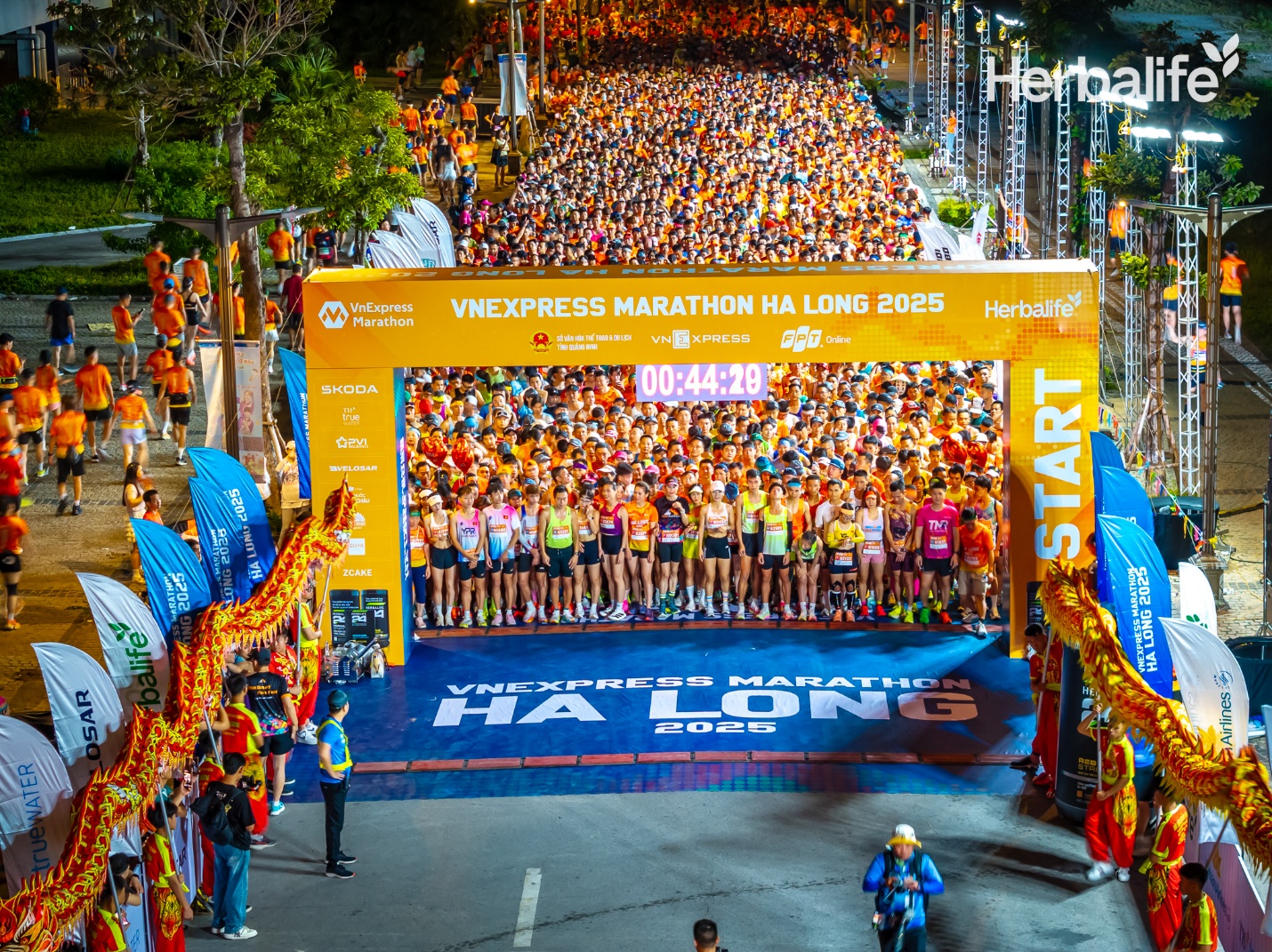 Herbalife Việt Nam đồng h&agrave;nh VnExpress Marathon Hạ Long 2025 kiến tạo cộng đồng tr&agrave;n đầy năng lượng- Ảnh 1.