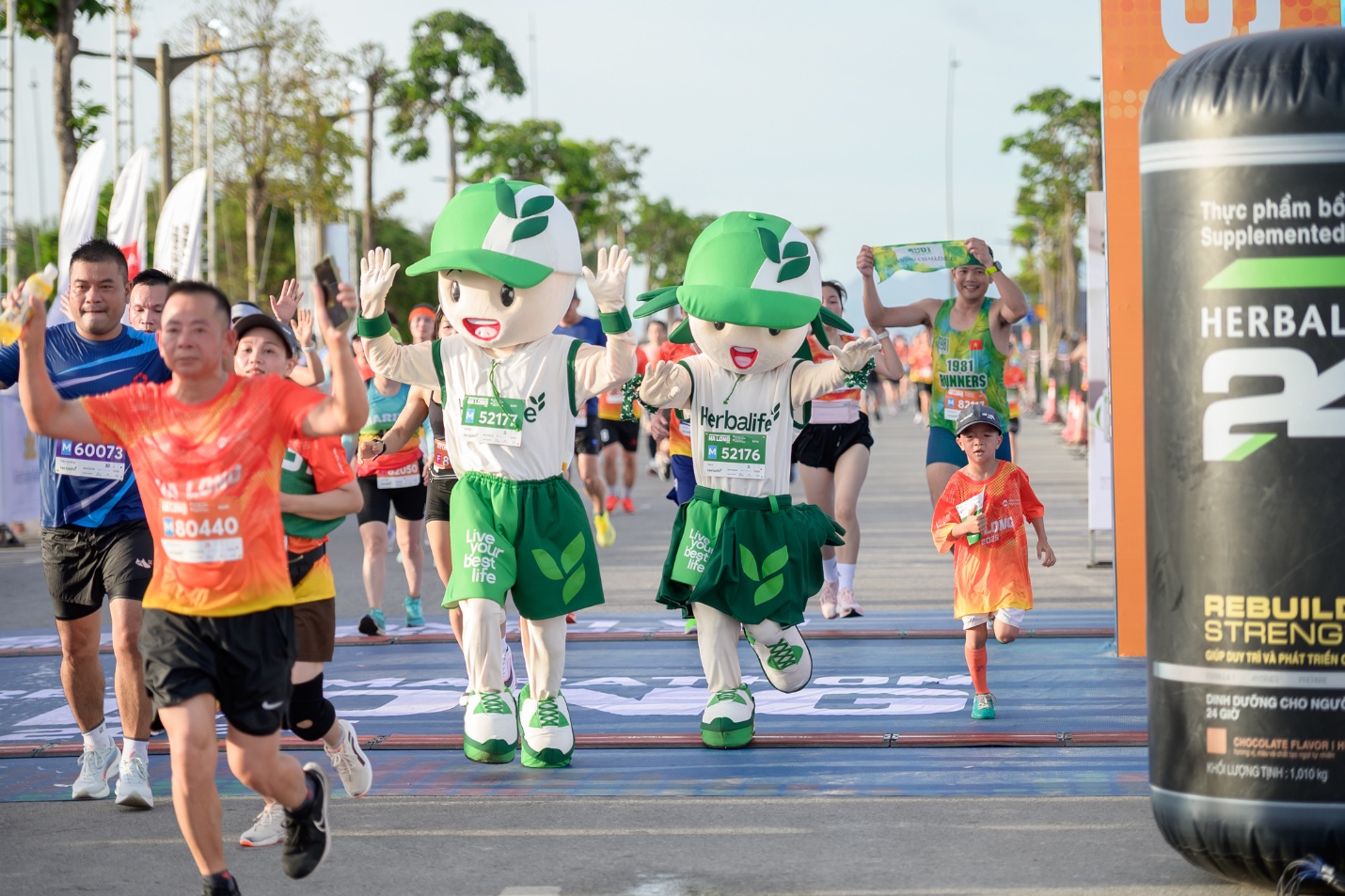 Herbalife Việt Nam đồng h&agrave;nh VnExpress Marathon Hạ Long 2025 kiến tạo cộng đồng tr&agrave;n đầy năng lượng- Ảnh 6.