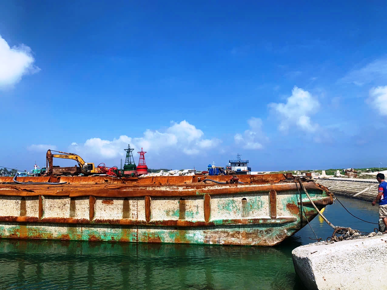 Bắt Gi&aacute;m đốc C&ocirc;ng ty L&yacute; Tuấn li&ecirc;n quan vụ ch&igrave;m t&agrave;u k&eacute;o v&agrave; s&agrave; lan ở Quảng Ng&atilde;i - Ảnh 4.