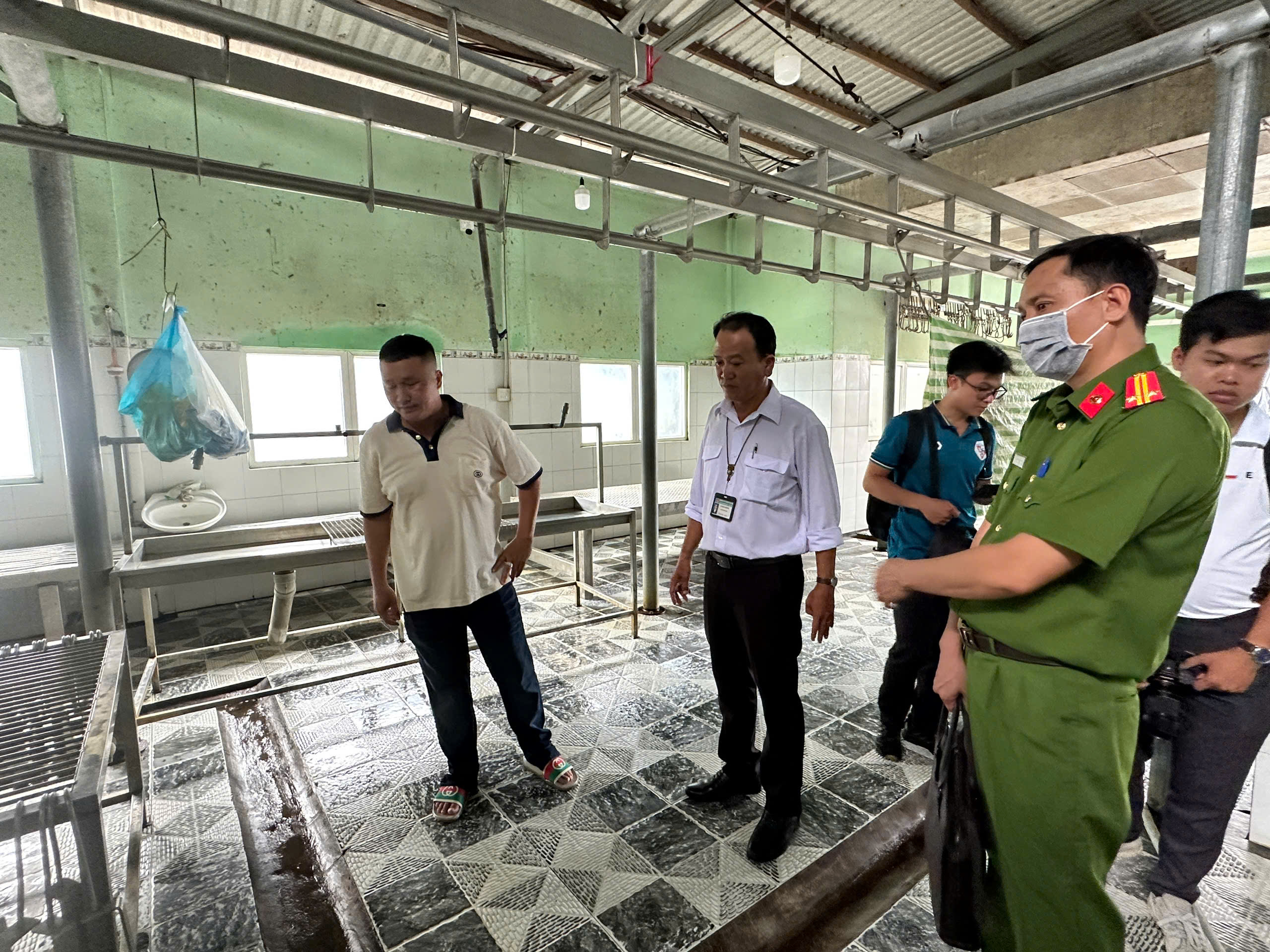 Th&ocirc;ng tin bất ngờ về h&igrave;nh ảnh li&ecirc;n quan vụ C.P. Việt Nam bị &ldquo;tố&rdquo; b&aacute;n thịt heo bệnh - Ảnh 1.