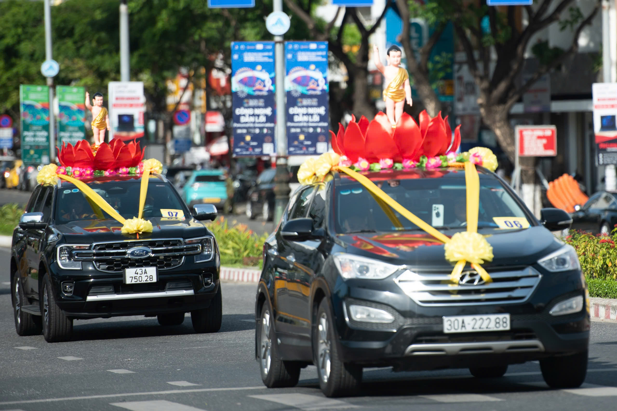 D&ograve;ng người cung tiễn x&aacute; lợi Đức Phật rời Việt Nam về Ấn Độ- Ảnh 2.
