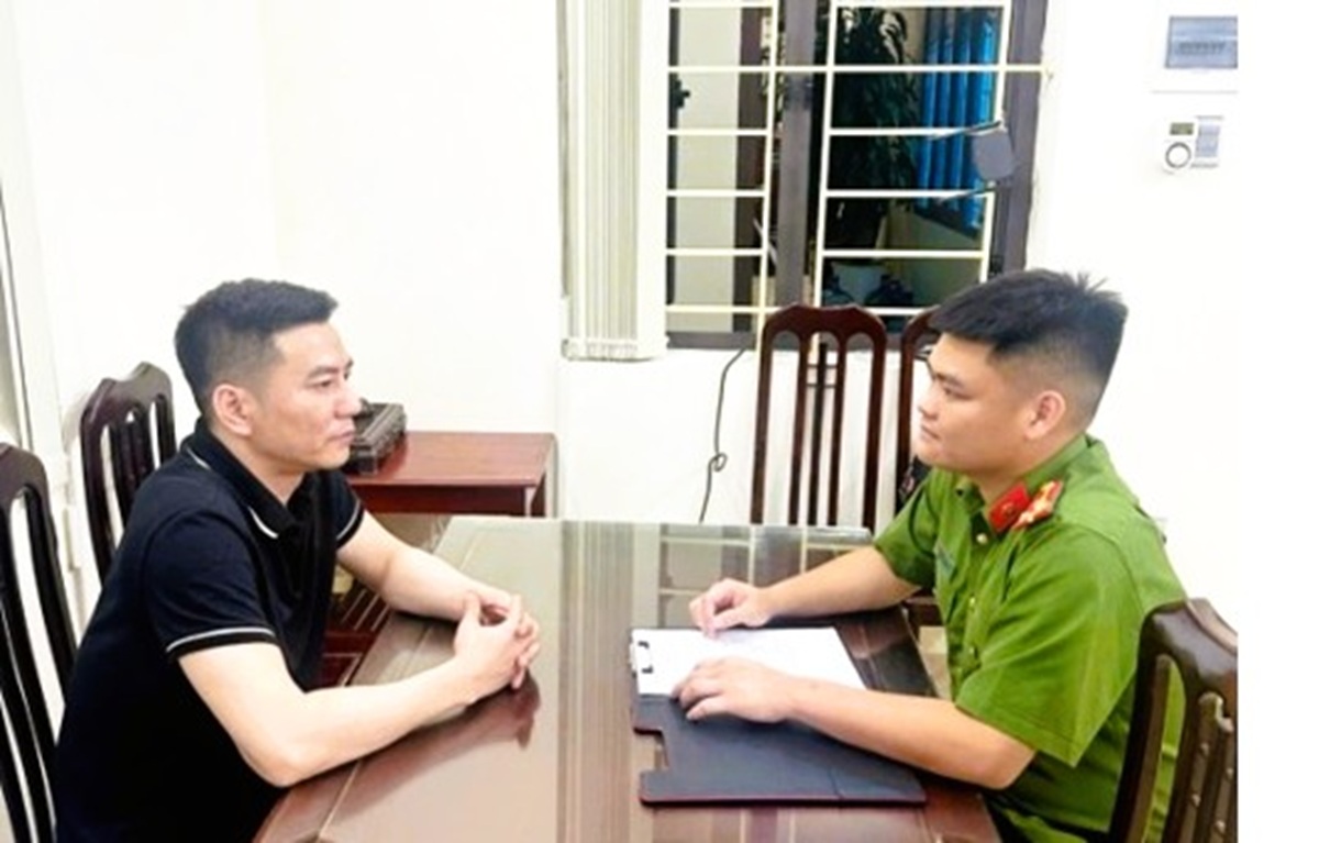 Bắt đối tượng truy nã trong đường dây đánh bạc hàng chục tỉ đồng- Ảnh 1.