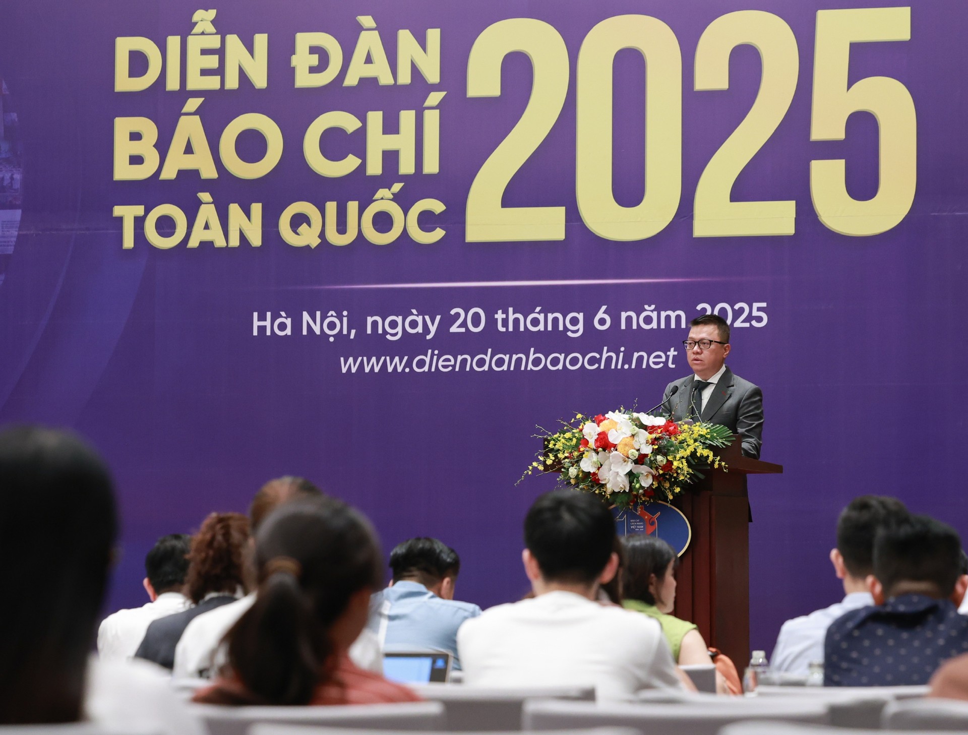 B&aacute;o ch&iacute; l&agrave; người đồng h&agrave;nh tin cậy - Ảnh 1.