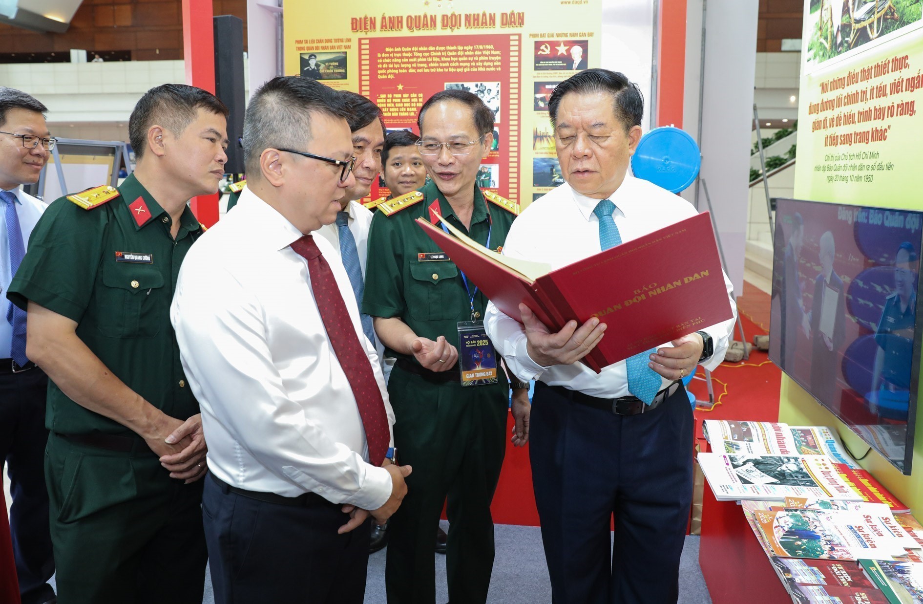 Th&agrave;nh tựu rực rỡ, hướng tới tương lai - Ảnh 1.