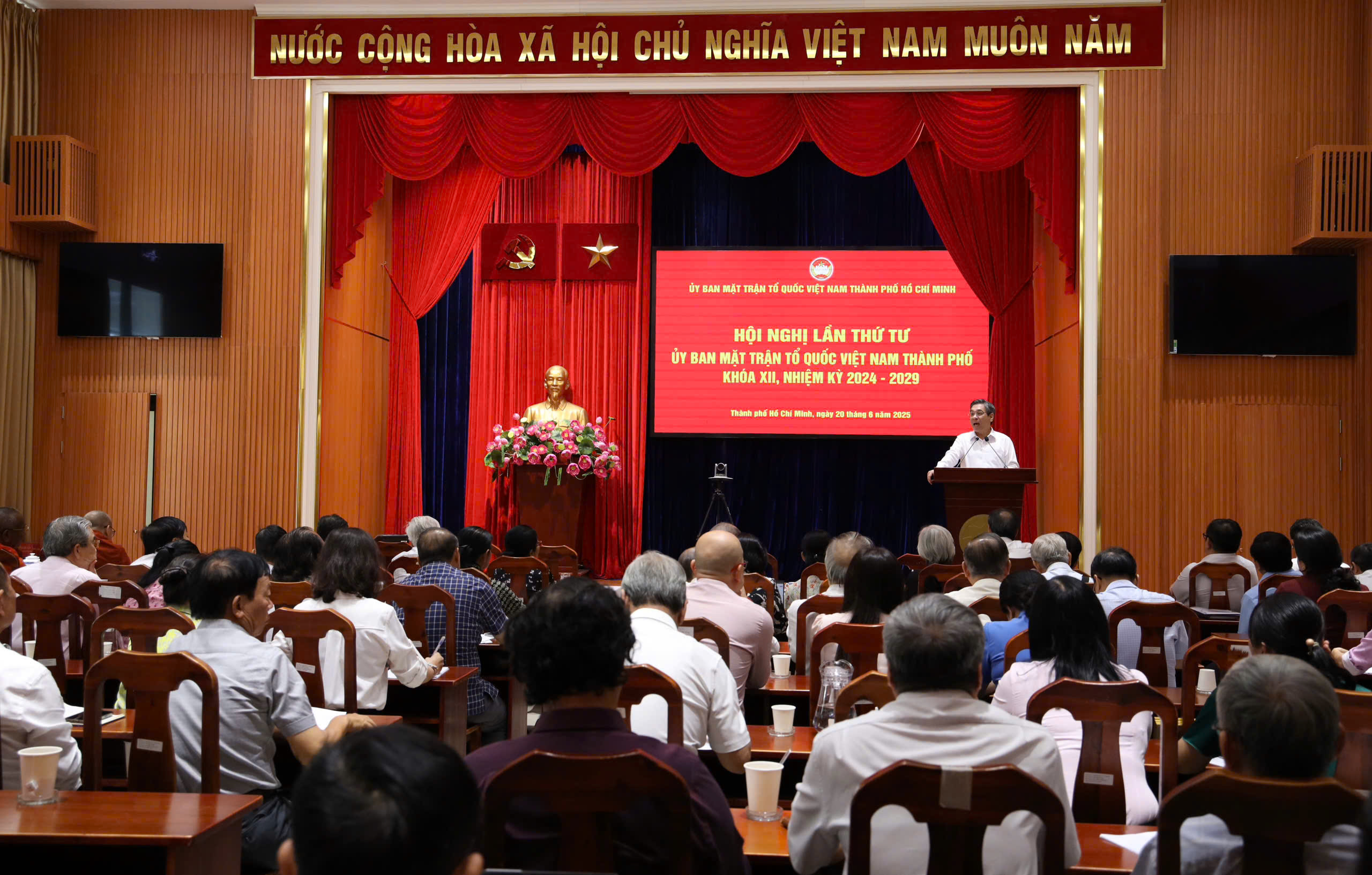 Công bố quyết định kết thúc và thành lập mới Uỷ ban MTTQ TP HCM sau sáp nhập - Ảnh 1.