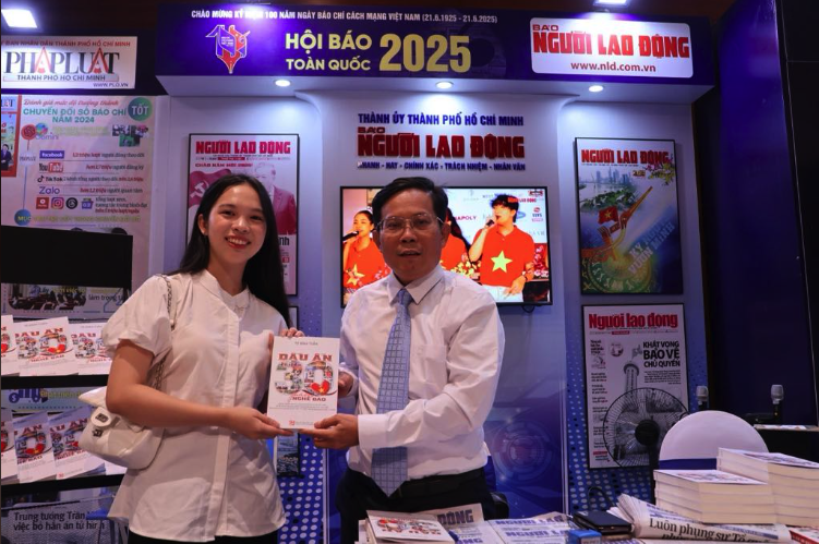 Nh&agrave; b&aacute;o T&ocirc; Đ&igrave;nh Tu&acirc;n truyền cảm hứng cho c&aacute;c nh&agrave; b&aacute;o trẻ - Ảnh 4.