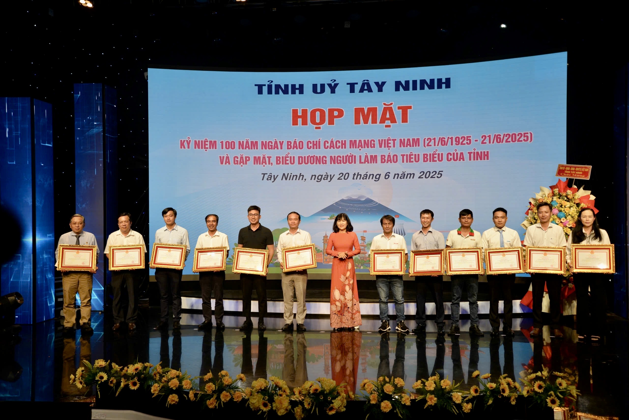 Văn phòng Đại diện Báo Người Lao Động Khu vực Đông Nam Bộ nhận bằng khen của tỉnh Đồng Nai, Tây Ninh- Ảnh 4.