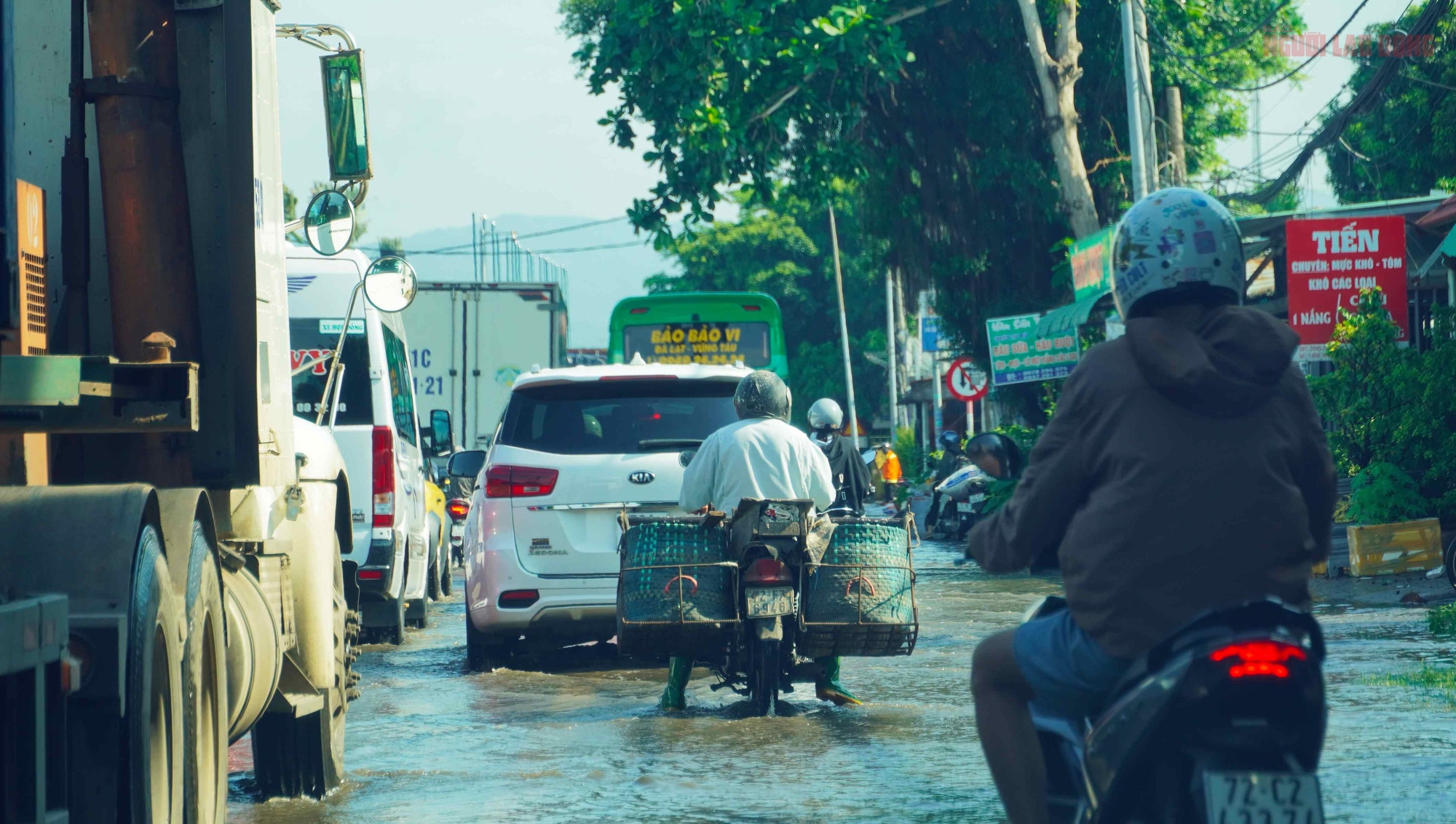 Hình ảnh kẹt xe nghiêm trọng gần chân cầu Cỏ May, TP Vũng Tàu- Ảnh 3.