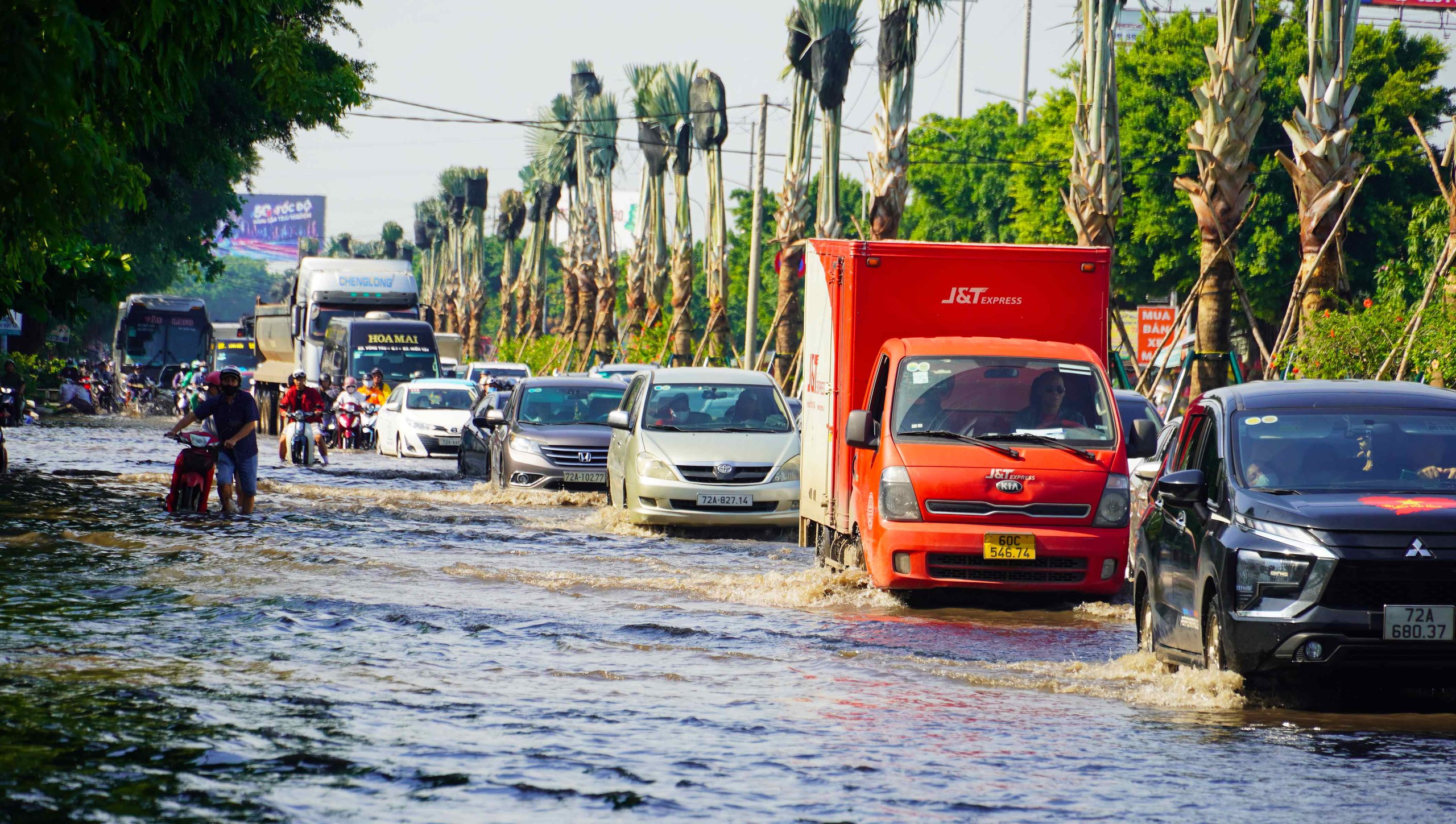 Vụ kẹt xe nghi&ecirc;m trọng gần cầu Cỏ May, TP Vũng T&agrave;u: Cơ quan chức năng v&agrave;o cuộc xử l&yacute; - Ảnh 3.